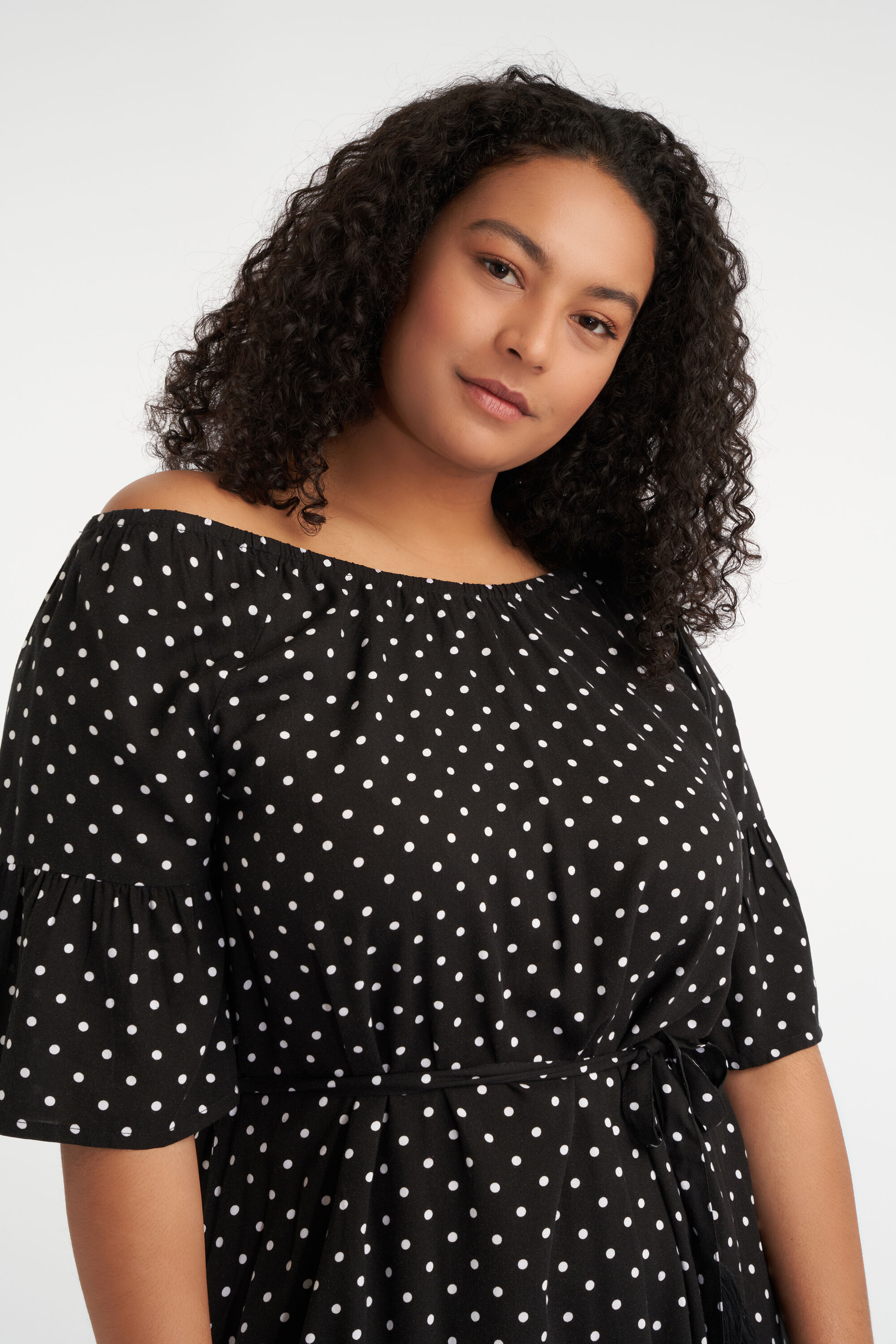 Off shoulder jurk met print image number 4