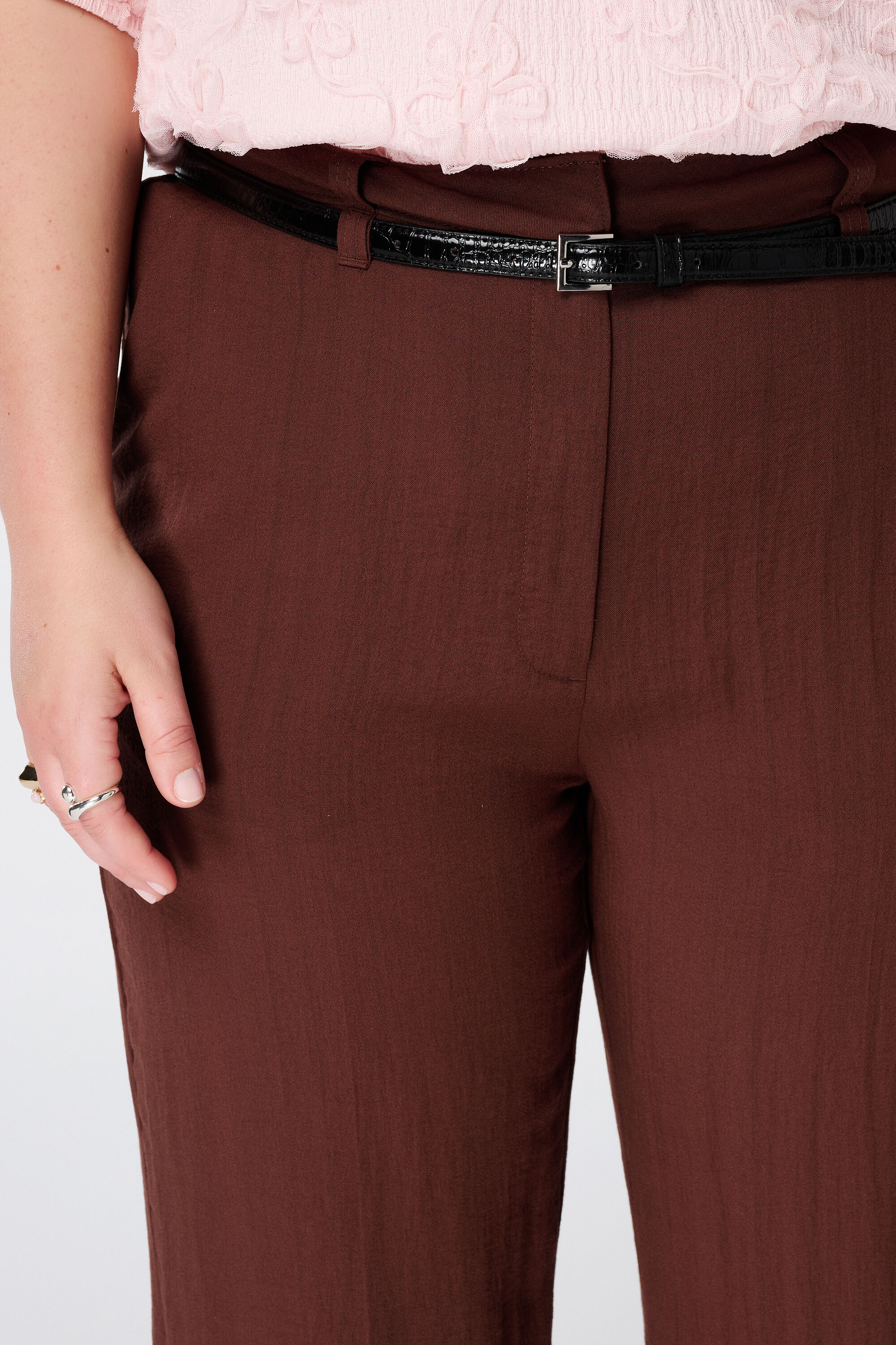 Pantalon en lin avec ceinture image number 4