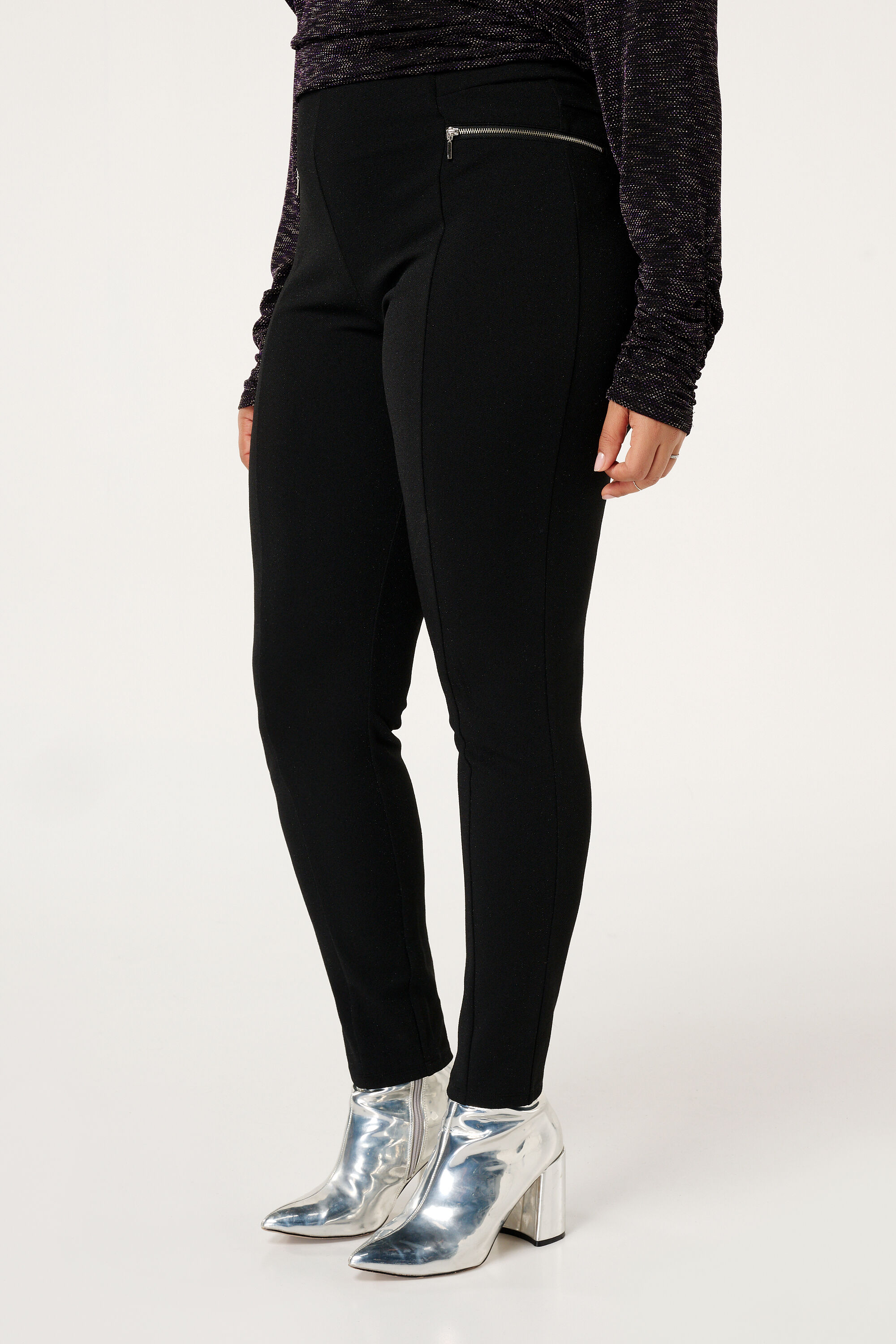 Legging met zilveren details image number 4