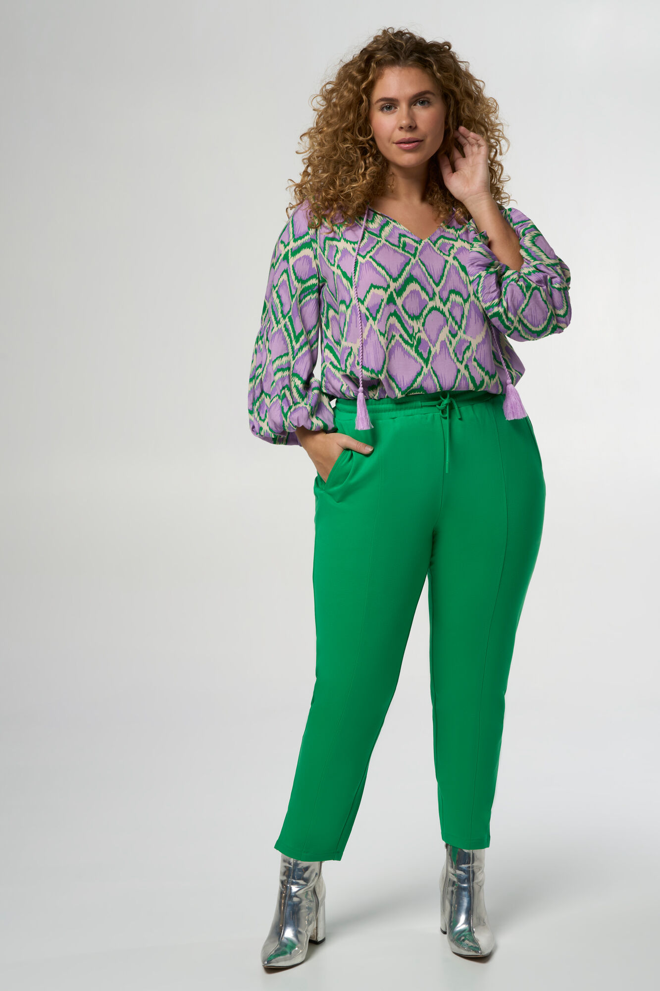 Ruimvallende jogger image number 6