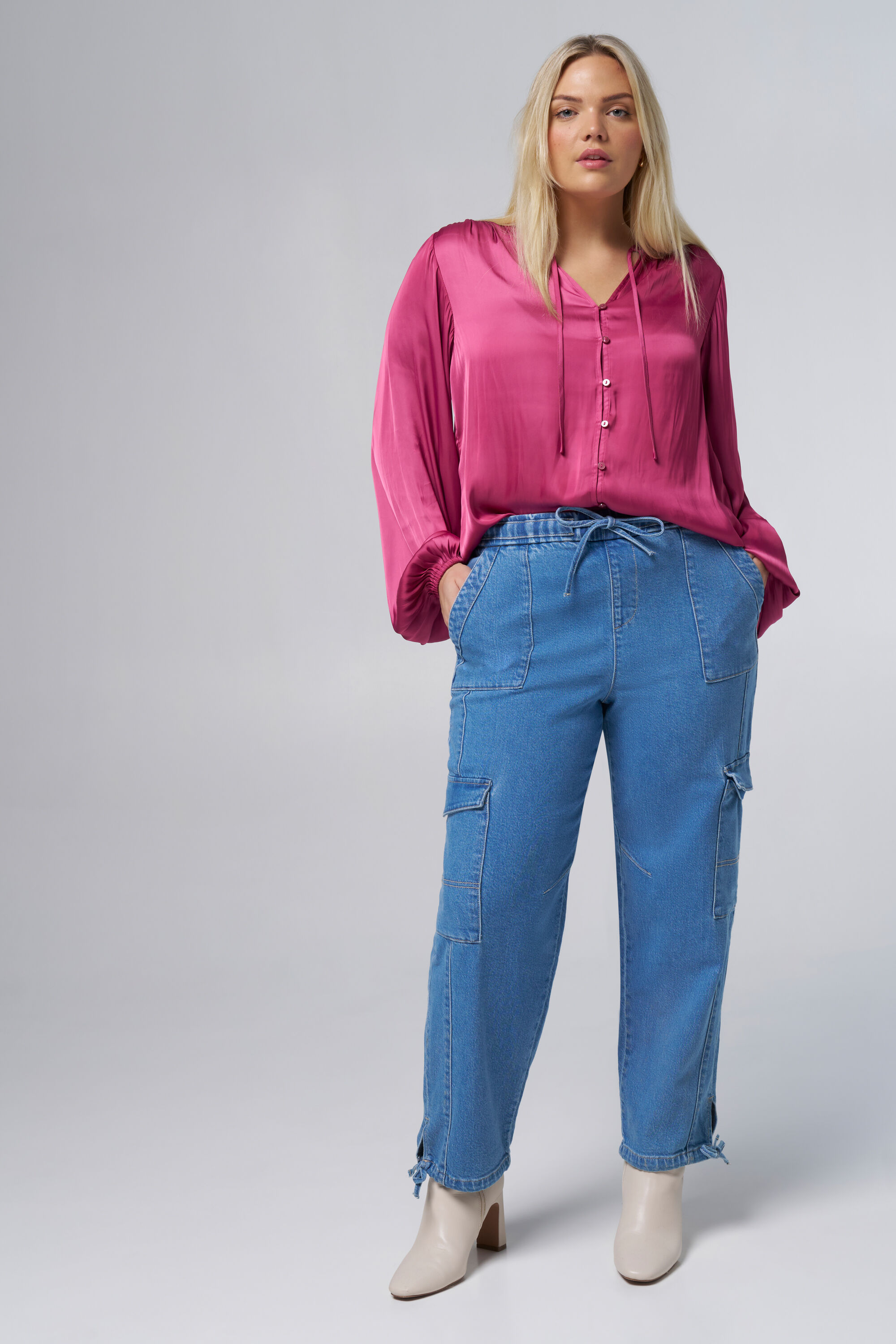 Blouse met strikkoord image number 5