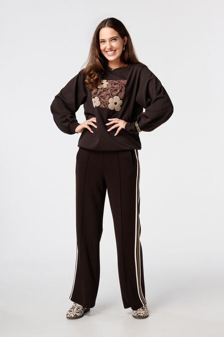 pantalon large avec passepoil sur le côté pantalon large avec passepoil sur le côté