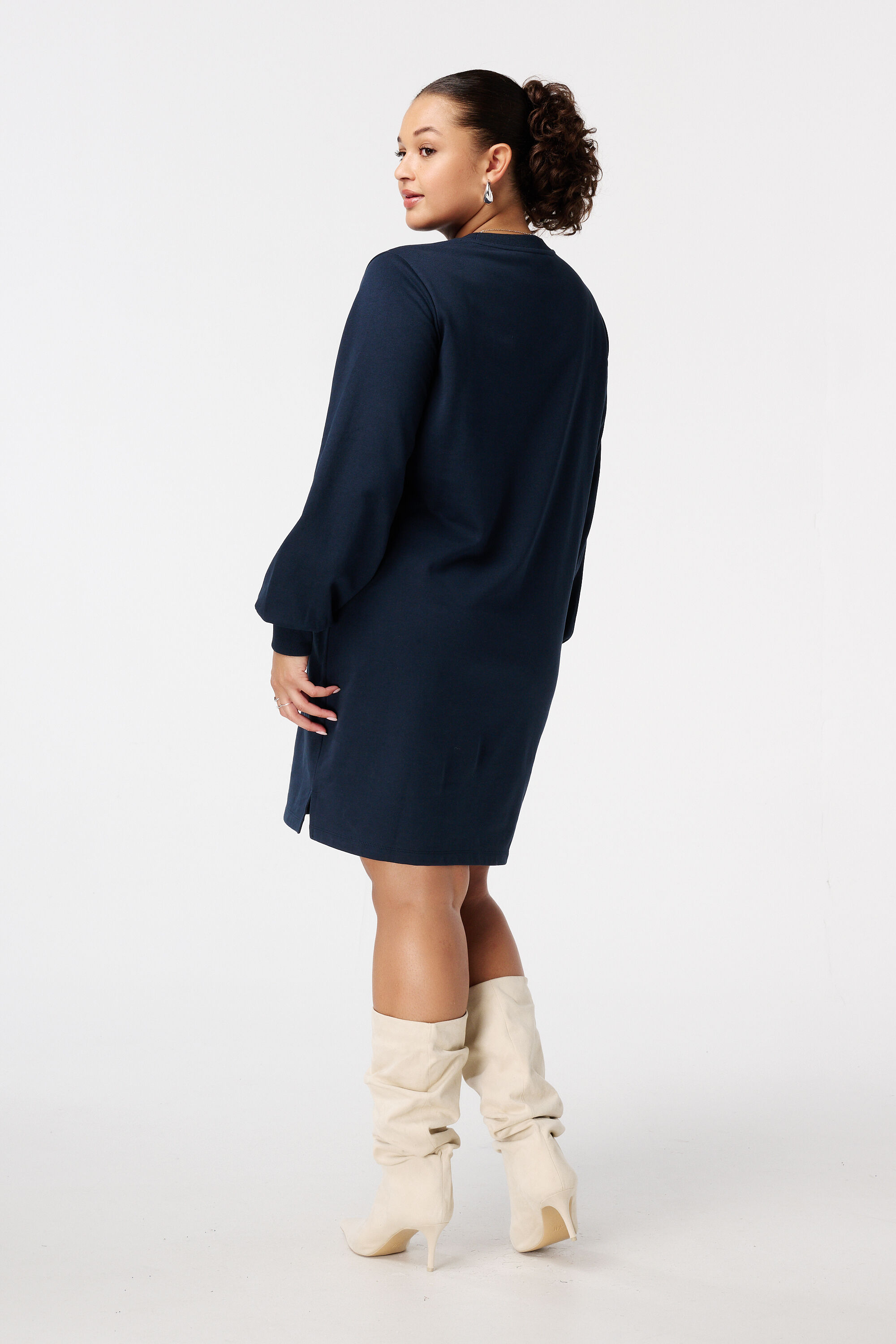 Sweater dress met tekst image number 3