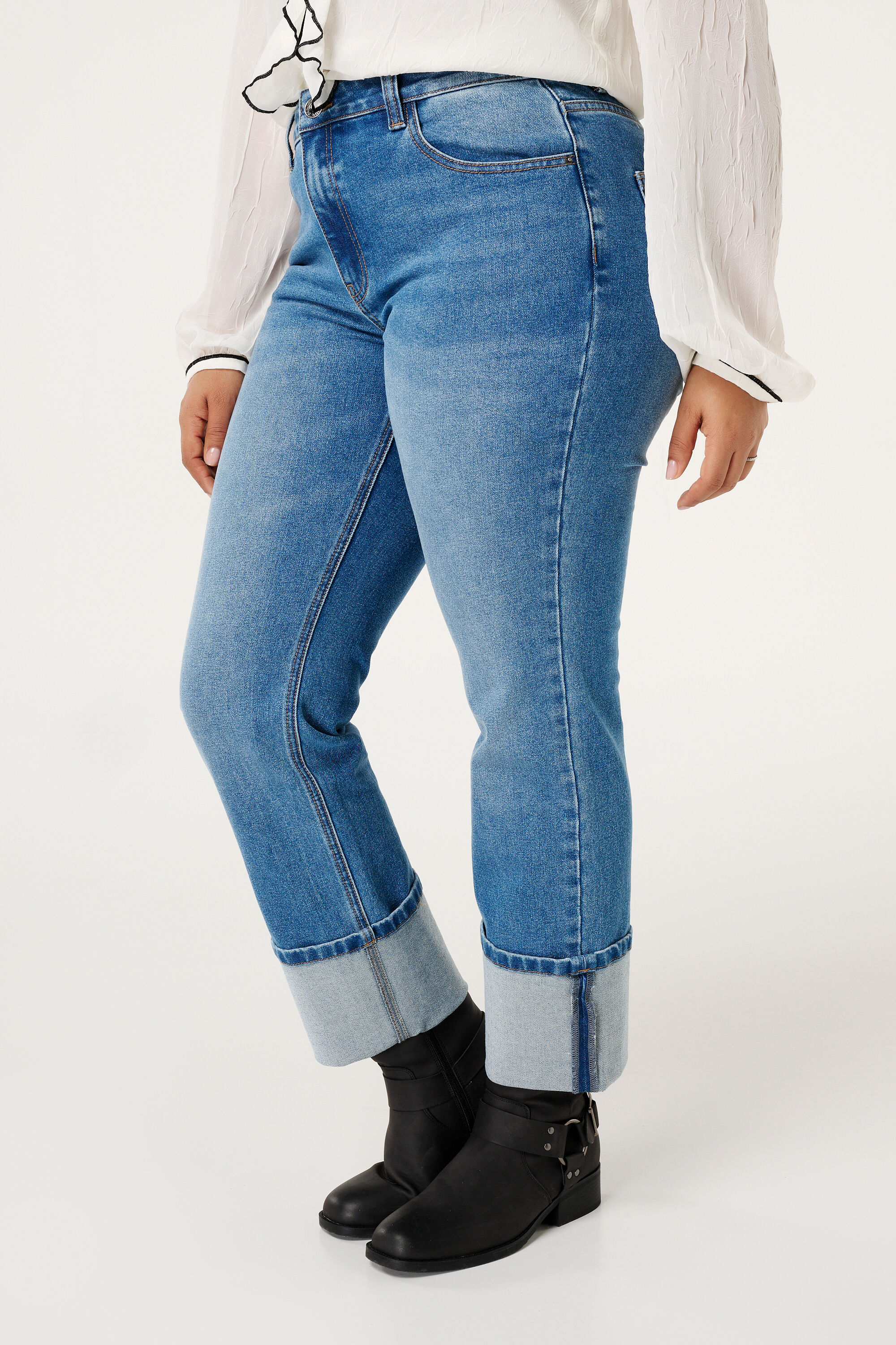 Jeans met rechte pijpen en omslag image number 5