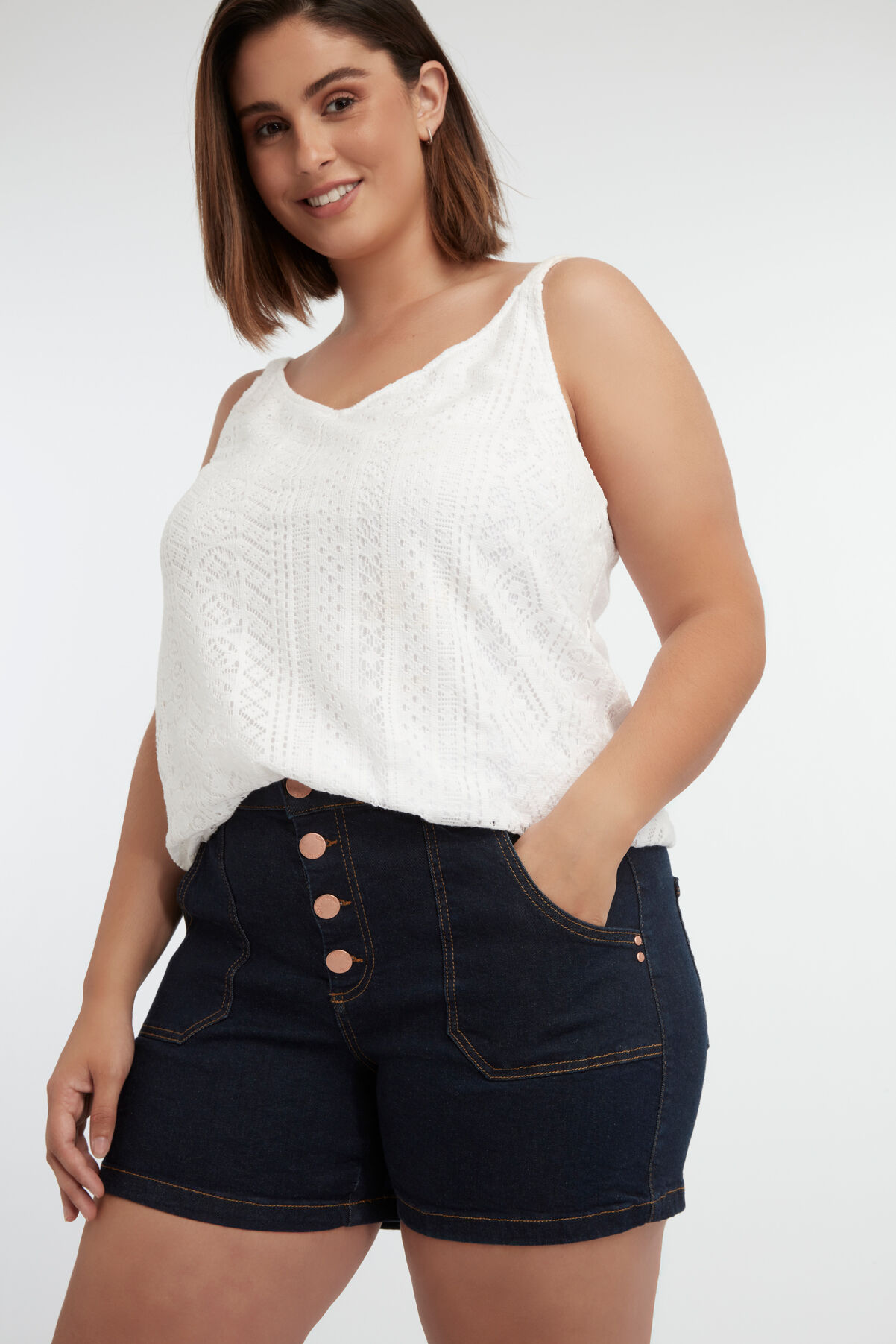 Short met knoopsluiting image number 5