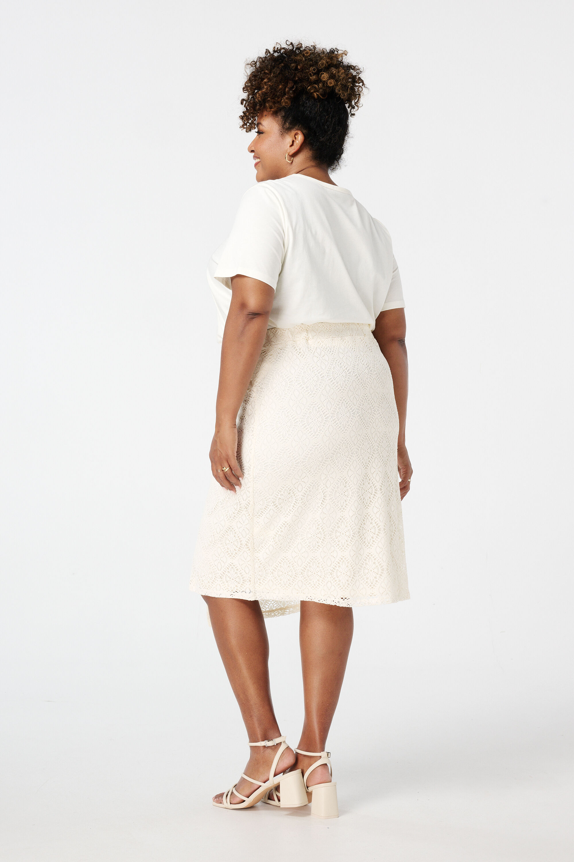 Jupe portefeuille en dentelle  image number 3