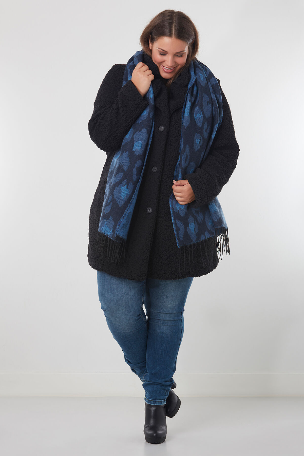 Sjaal met luipaardprint image number 3