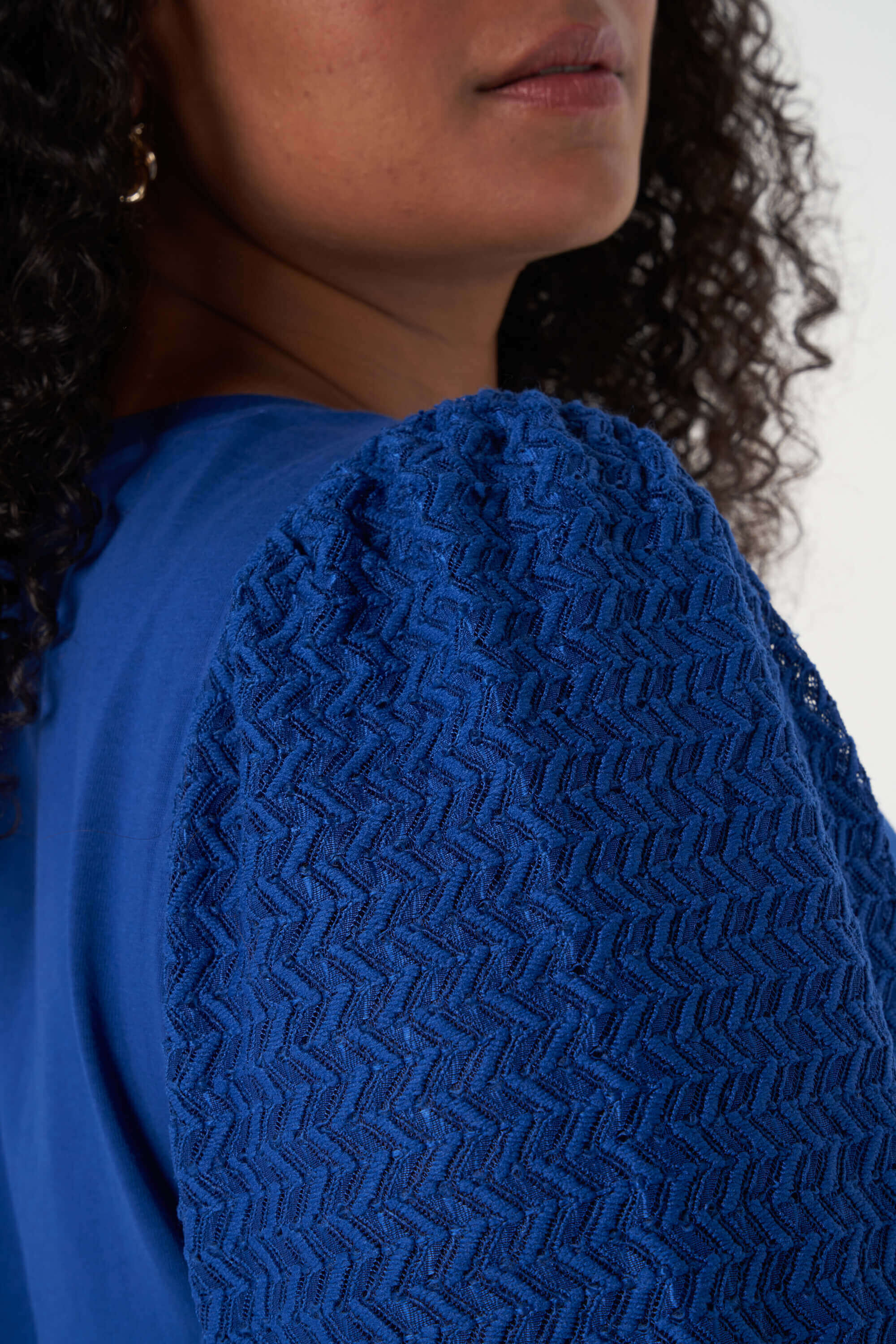 Haut avec manches textur&eacute;es image number 4