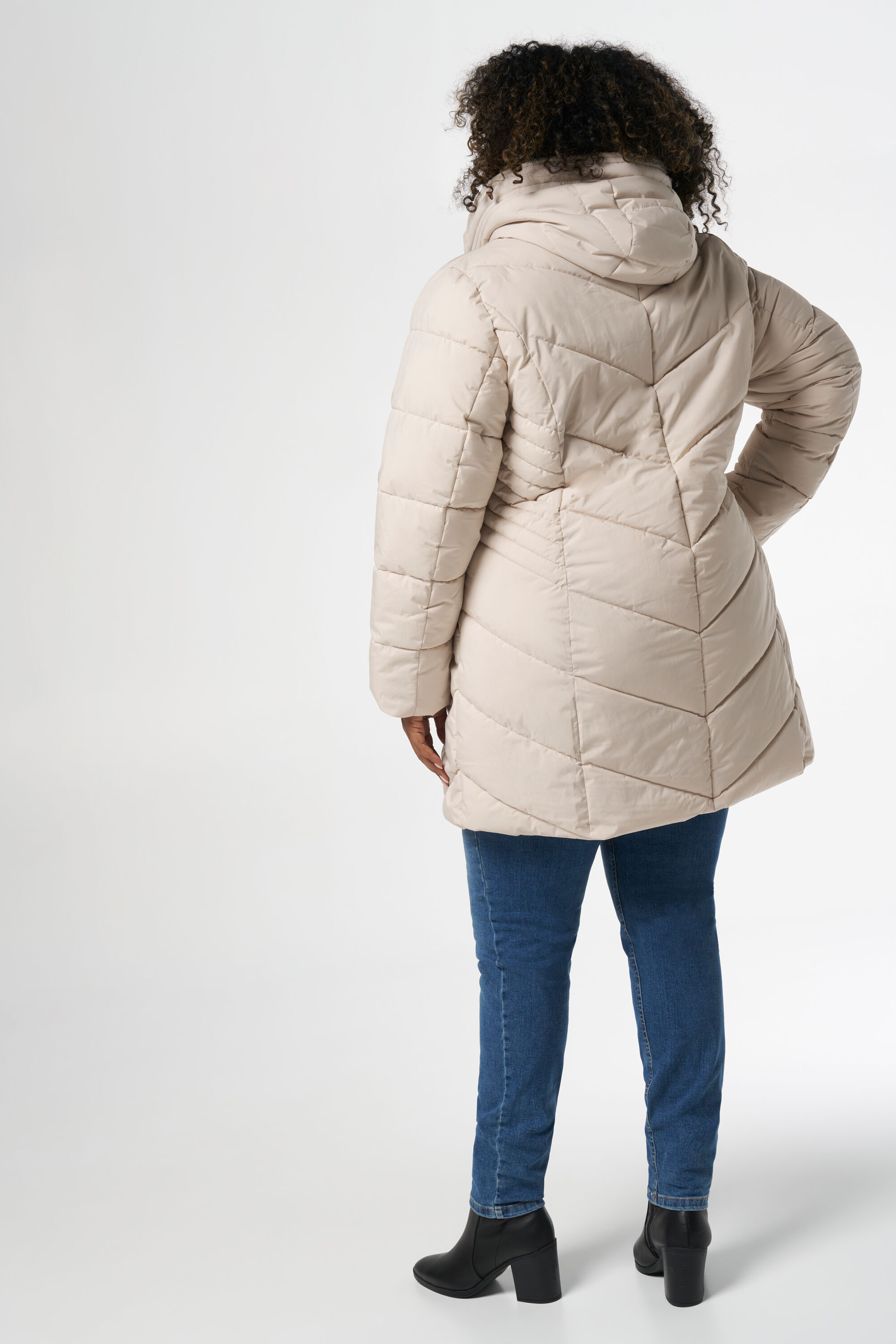 Veste matelass&eacute;e avec coutures fantaisie image number 3