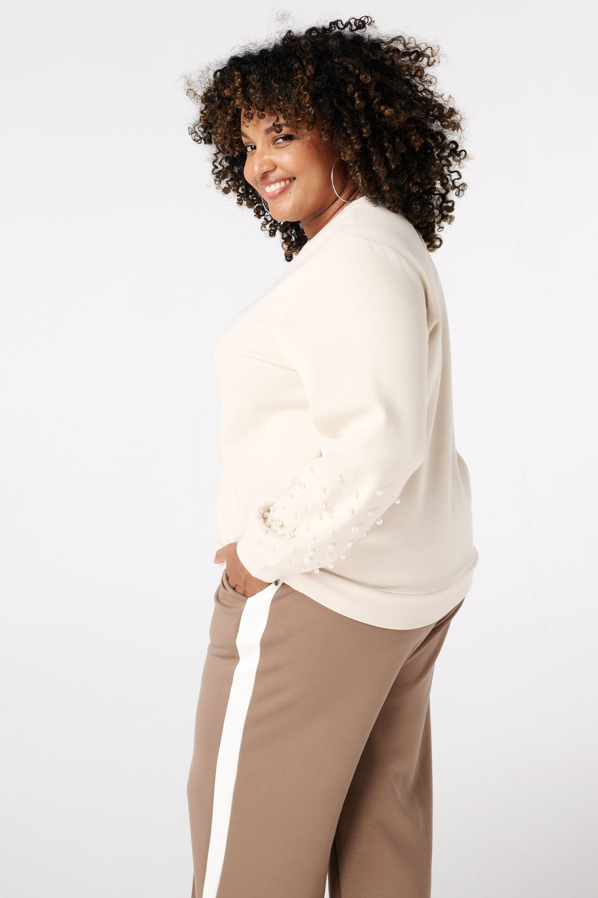 Pull avec d&eacute;tail perle image number 3