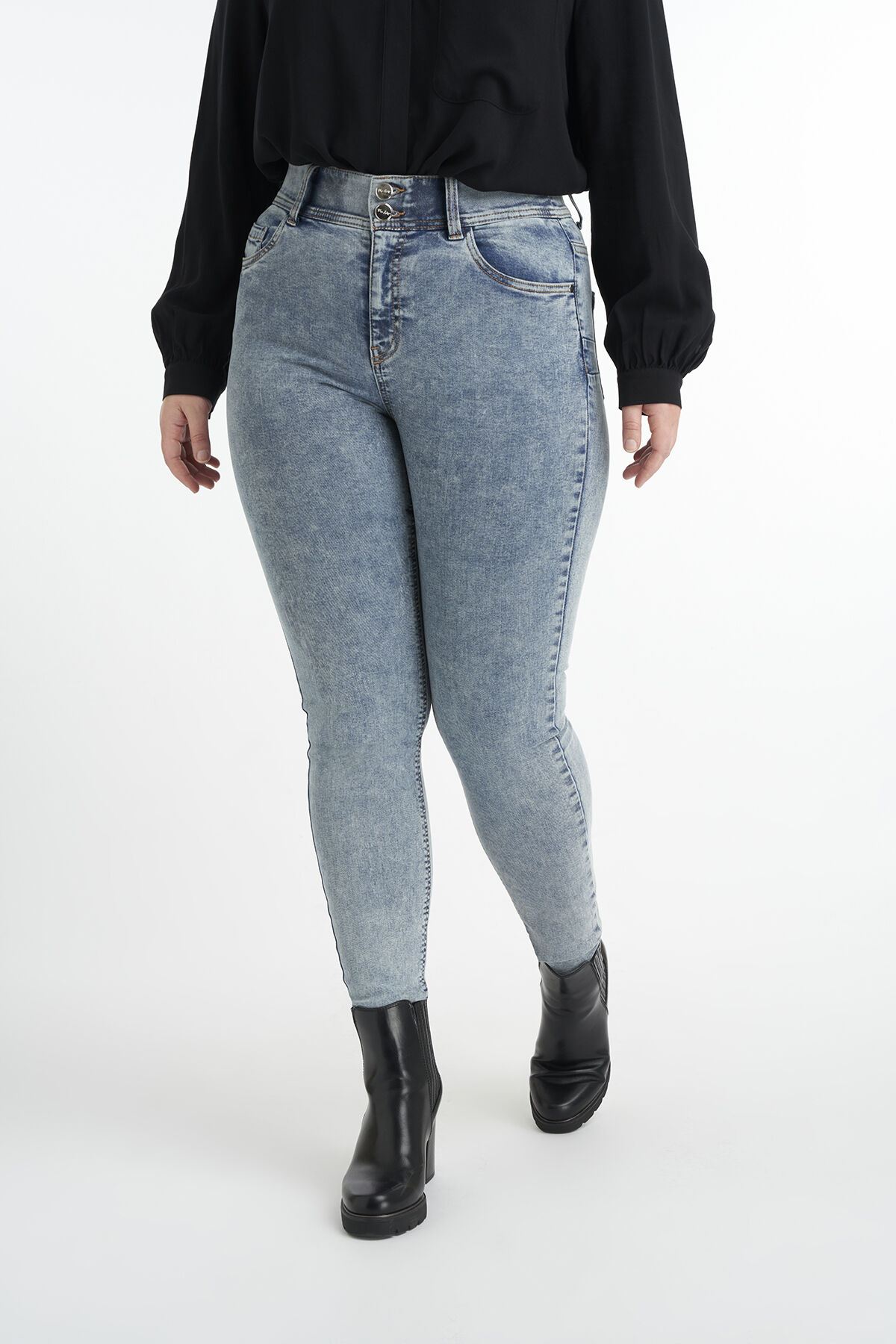 Shaping Skinny Jeans SCULPTS image number 4