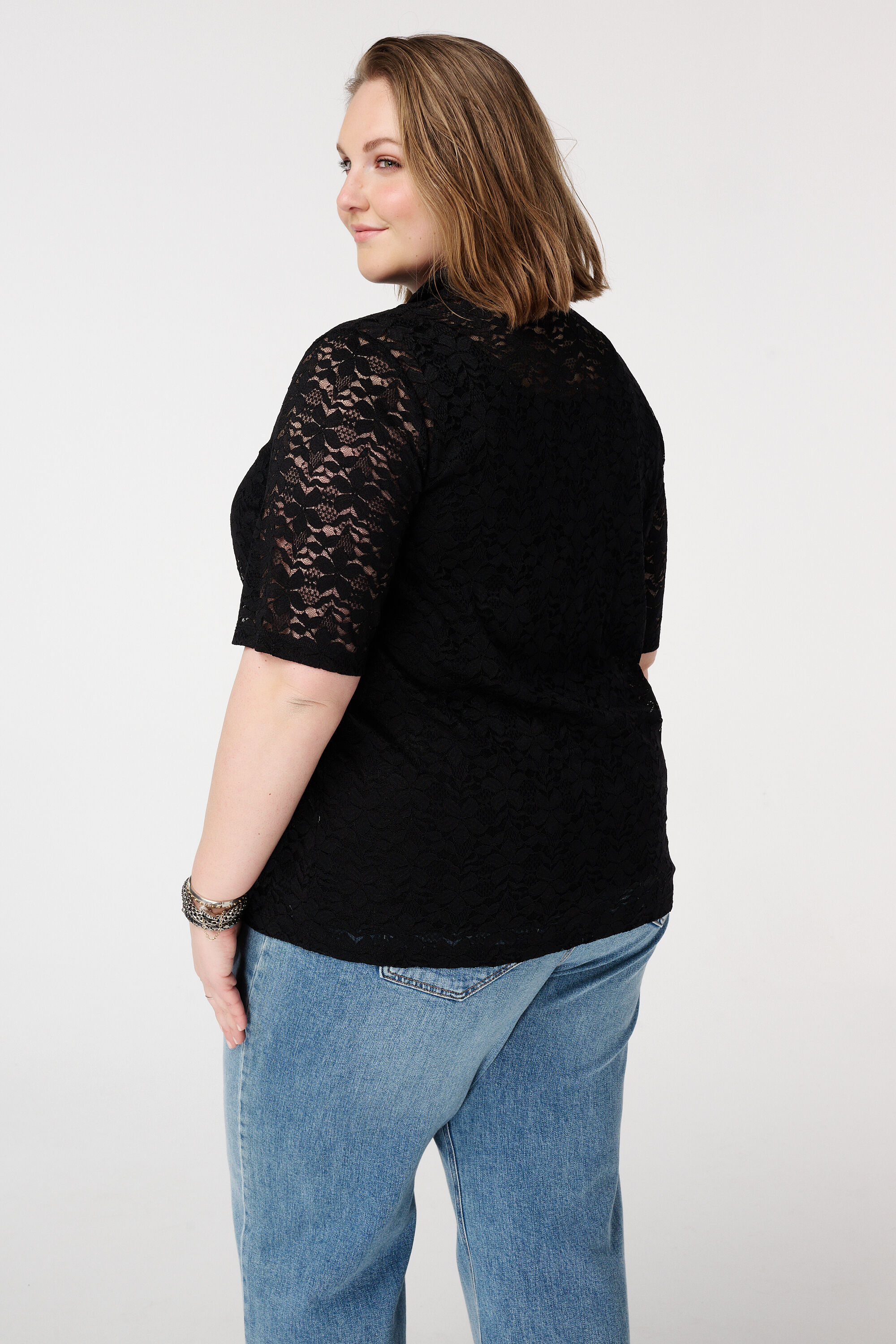 Top en dentelle &agrave; manches courtes image number 3