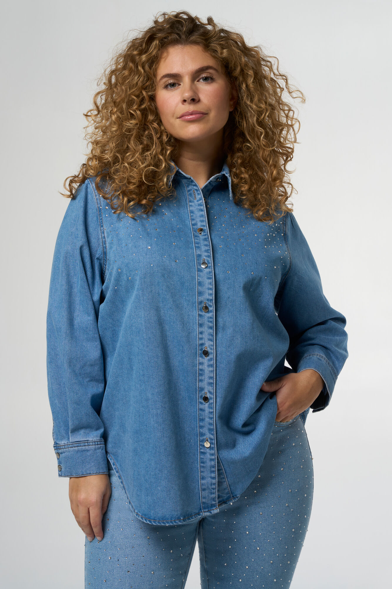 Denim blouse met steentjes image number 5