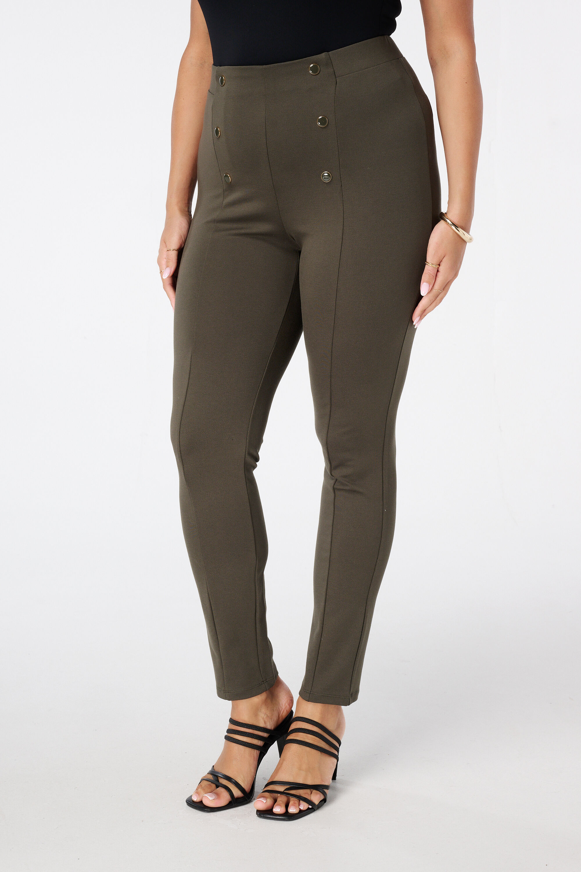 Tregging met sierknopen image number 5