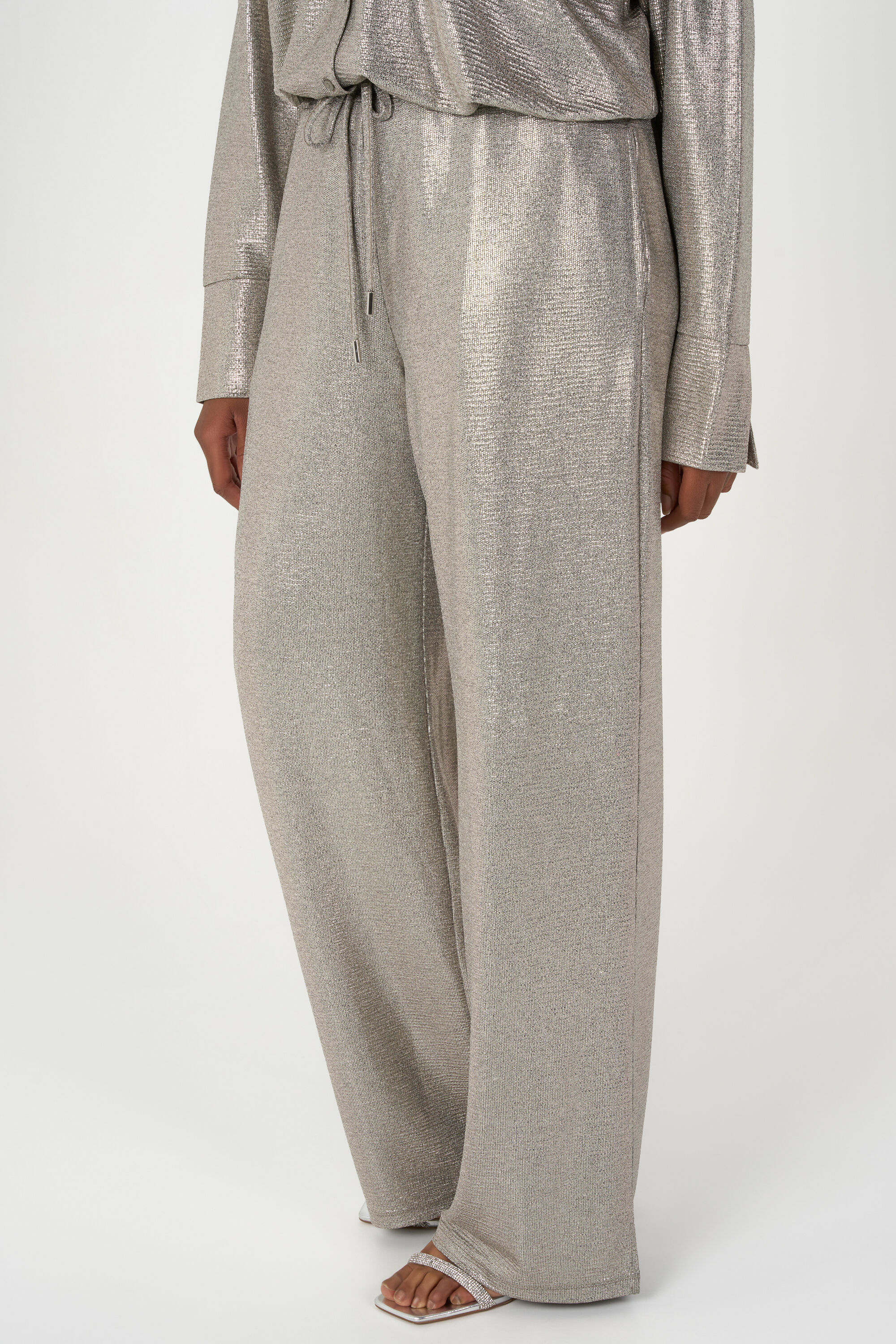 Pantalon large en tissu brillant image number 5