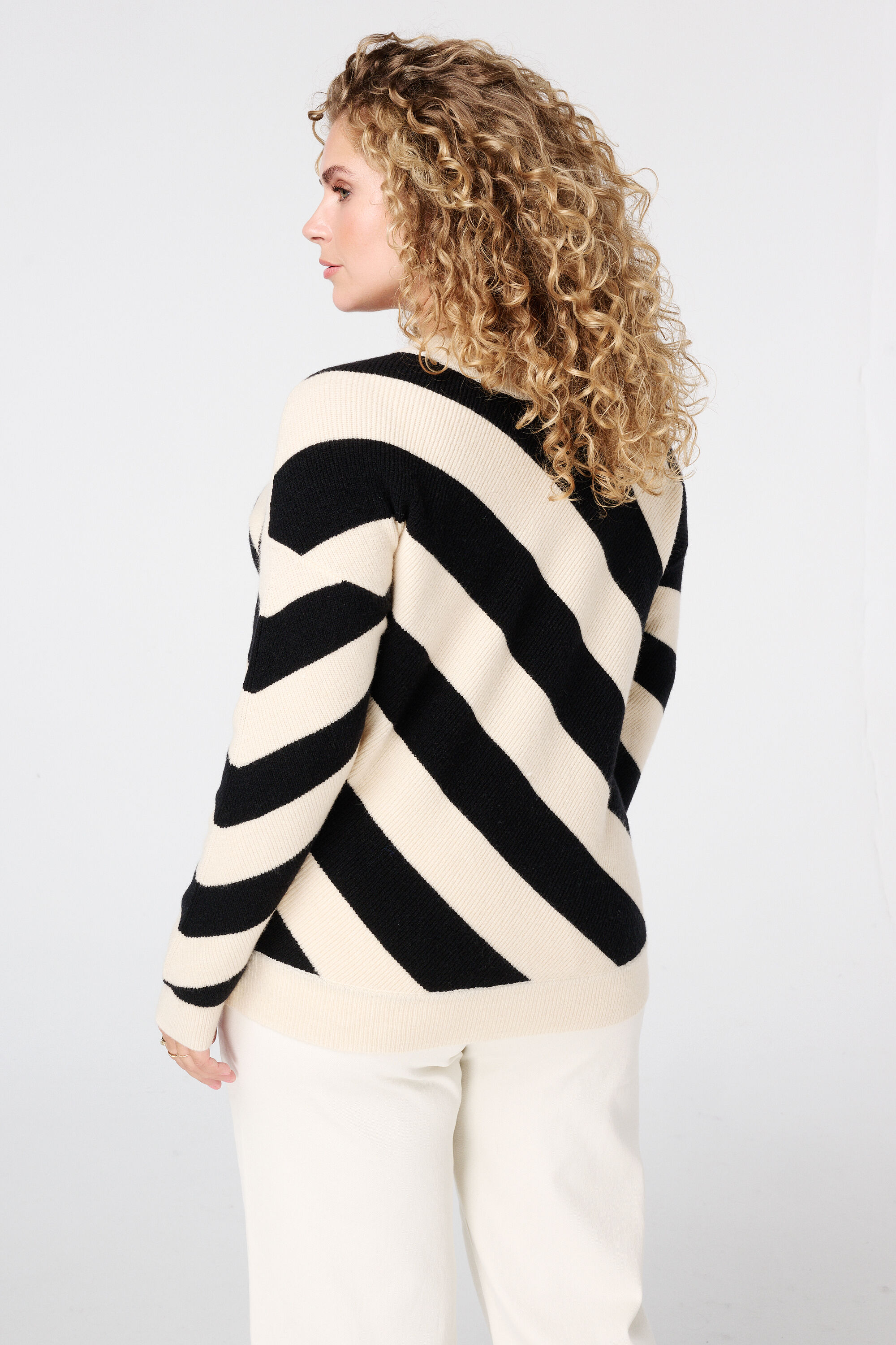 Trui met diagonale strepen image number 3