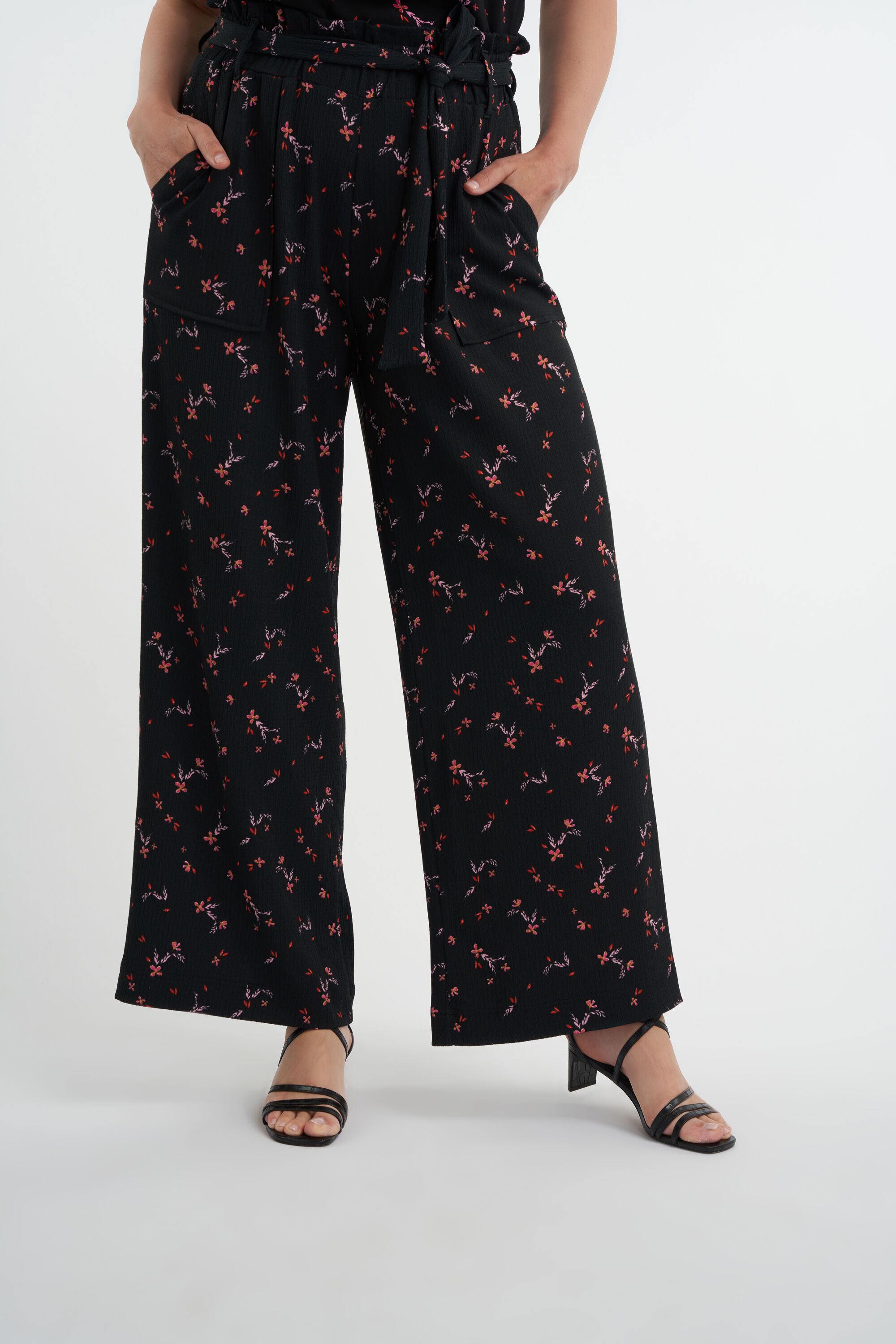 Wijde broek met ceintuur image number 5