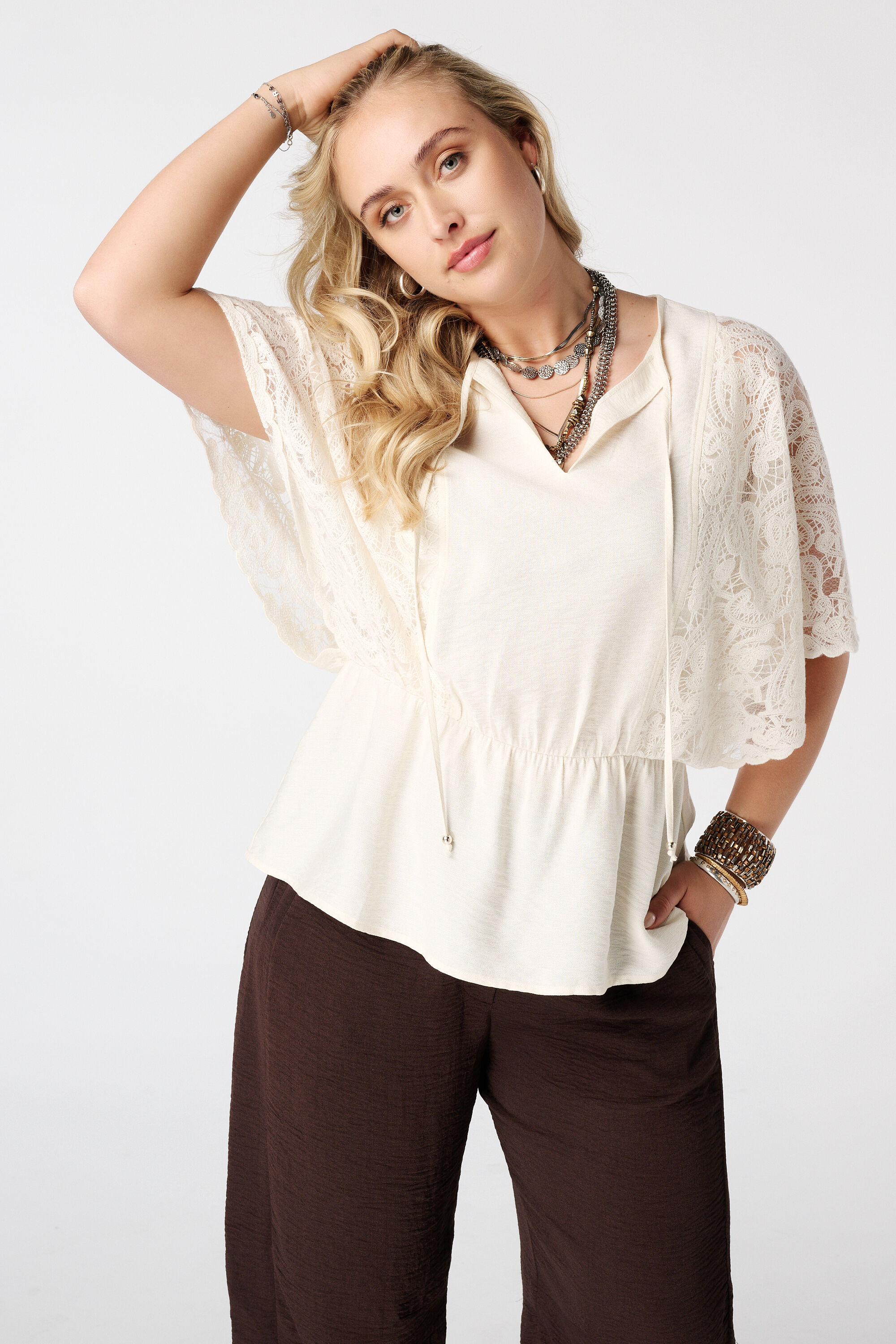 Blouse avec manches en dentelle