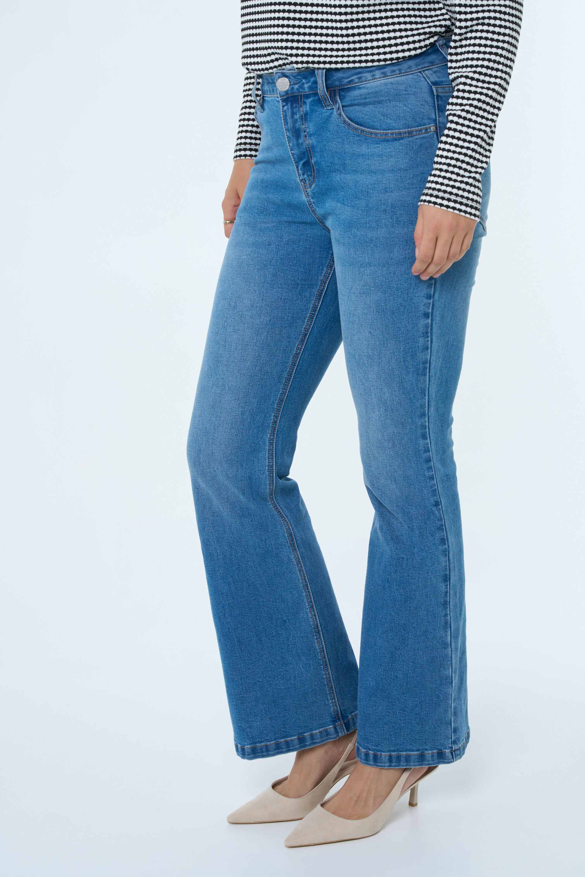 Flared jeans image number 5