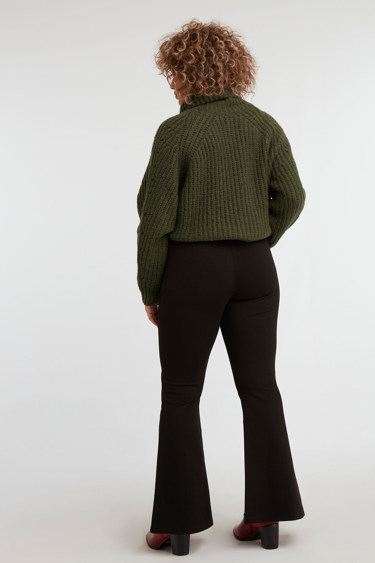 Legging avec une fente sur le devant image number 5