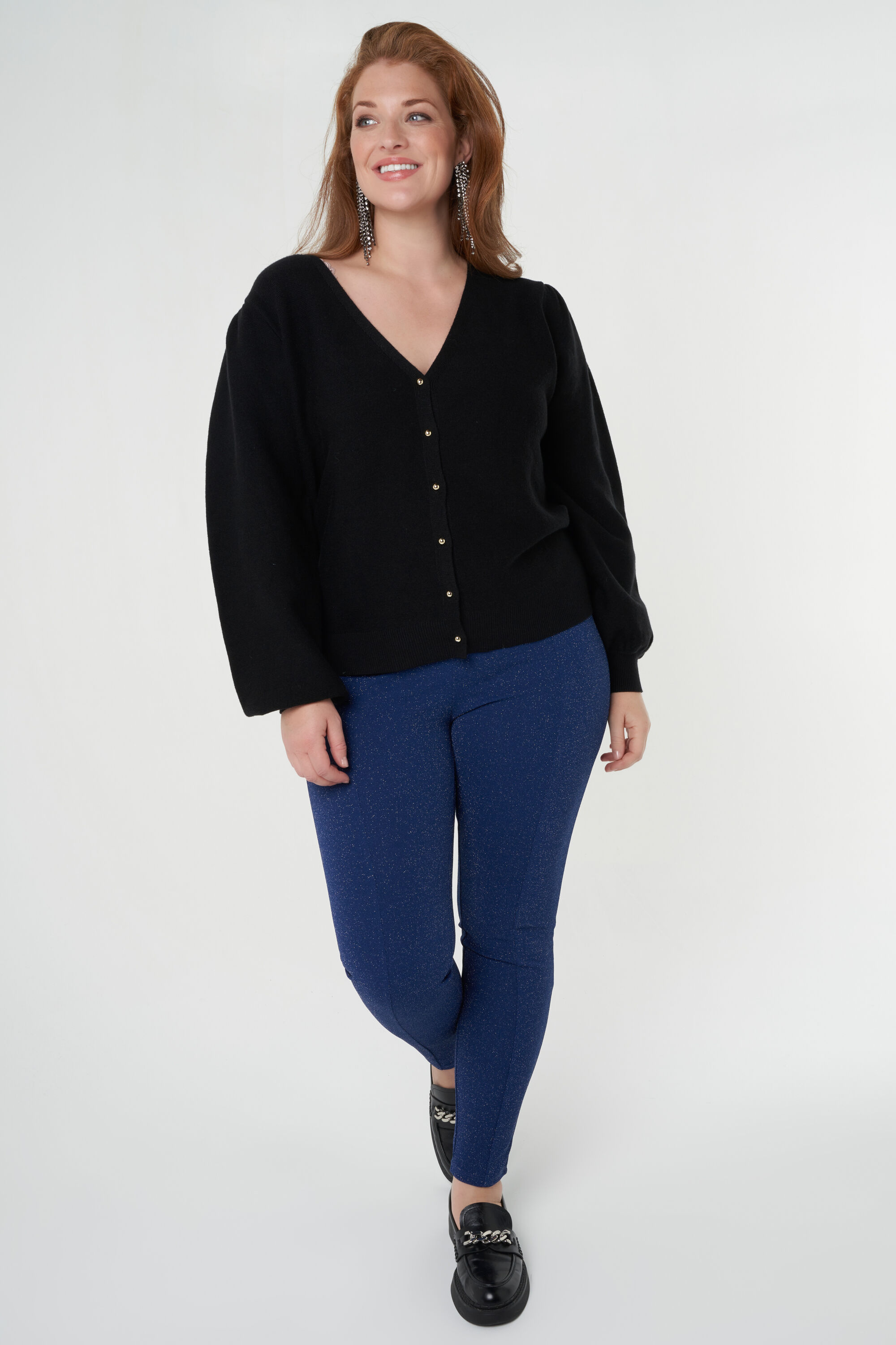 Fijngebreid vest met knopen image number 4