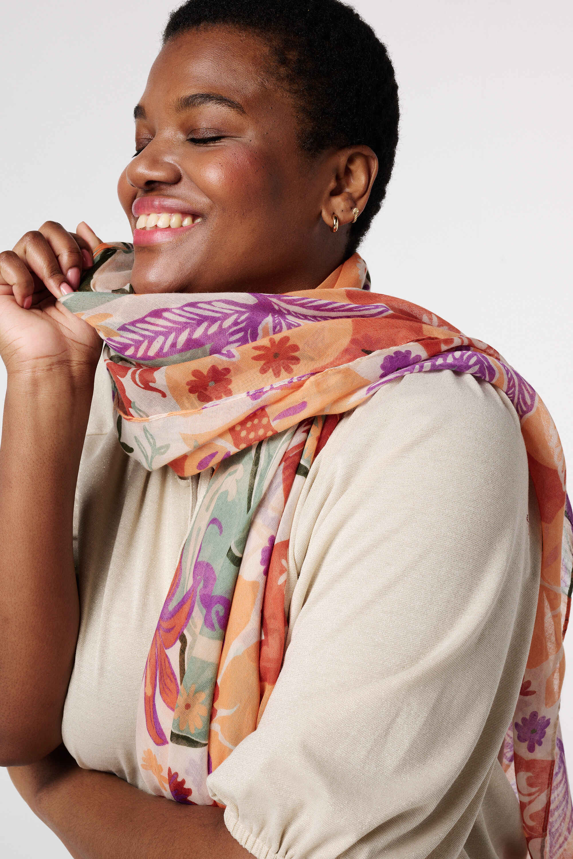 Sjaal met bloemenprint image number 2