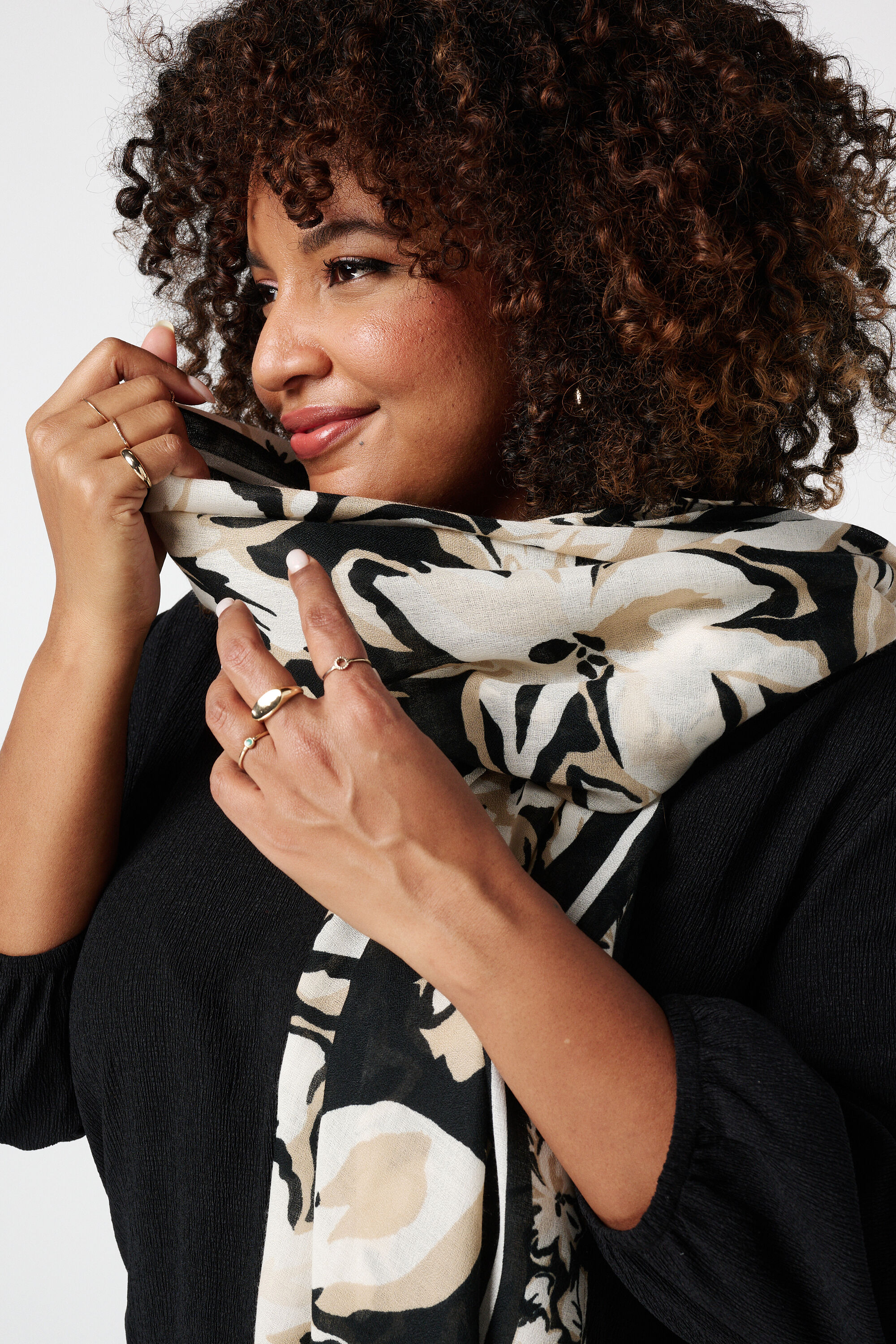 &Eacute;charpe &agrave; imprim&eacute; floral image number 2