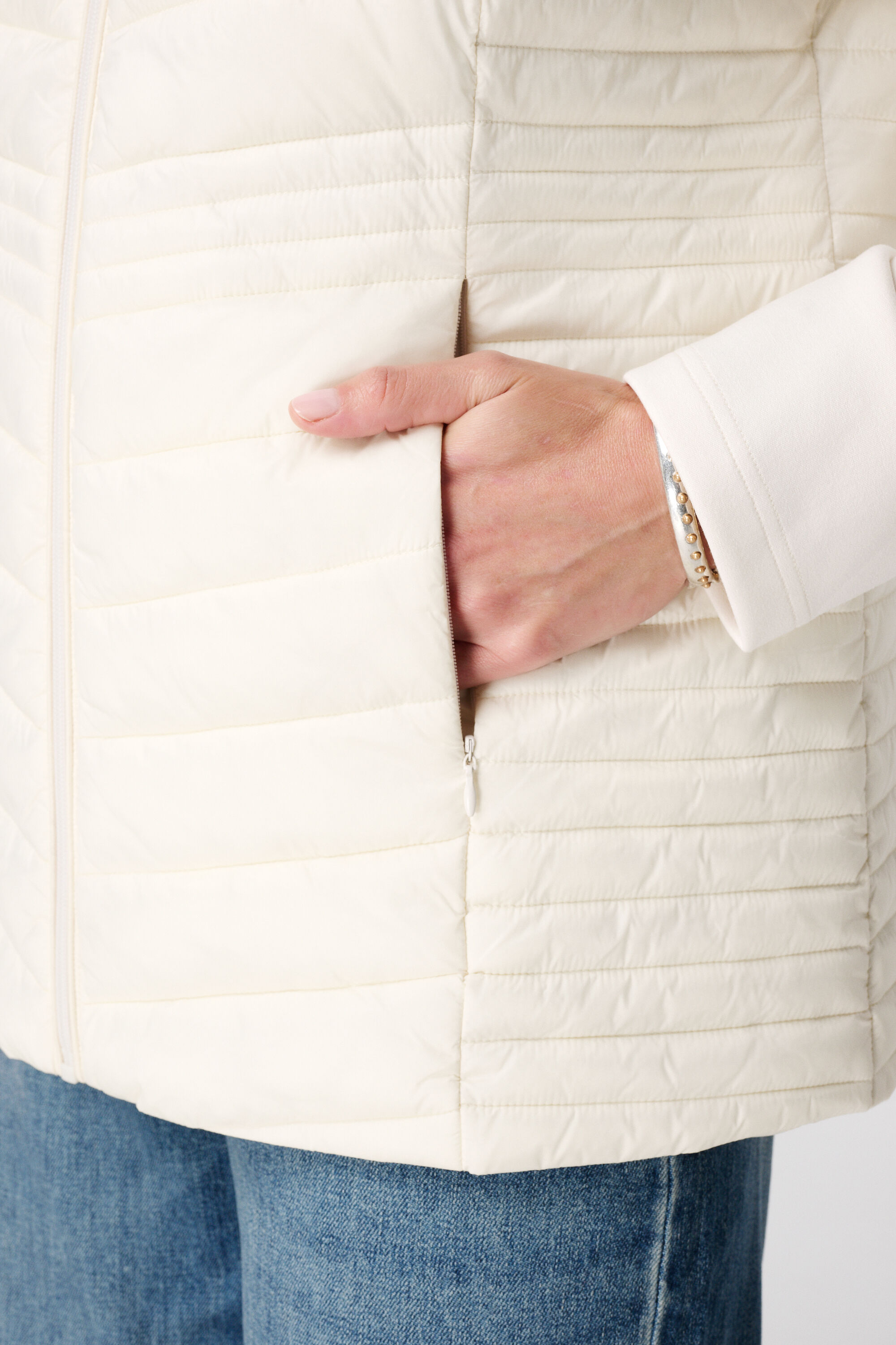 Gewatteerde jas met stoffen mouwen image number 6