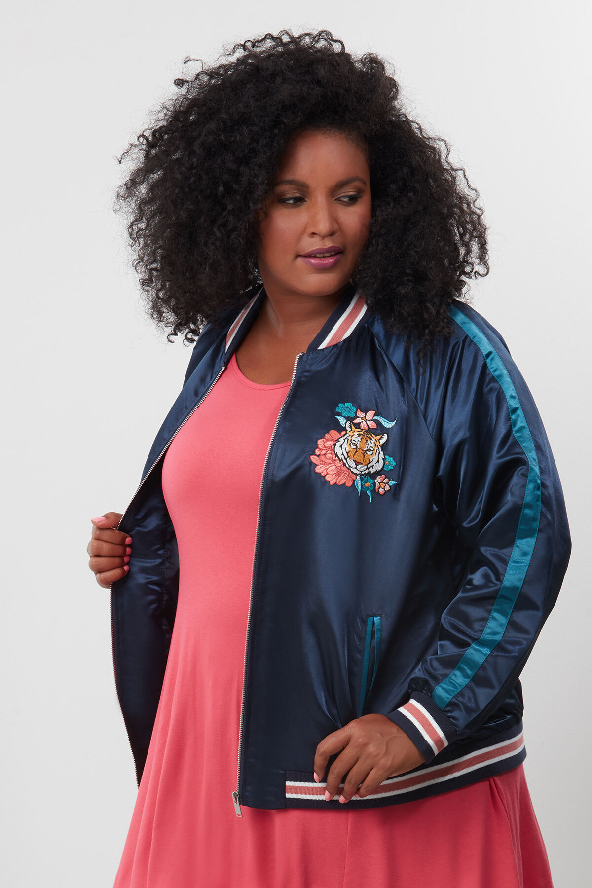 Bomber met tijger en bloemen embroidery image number 4