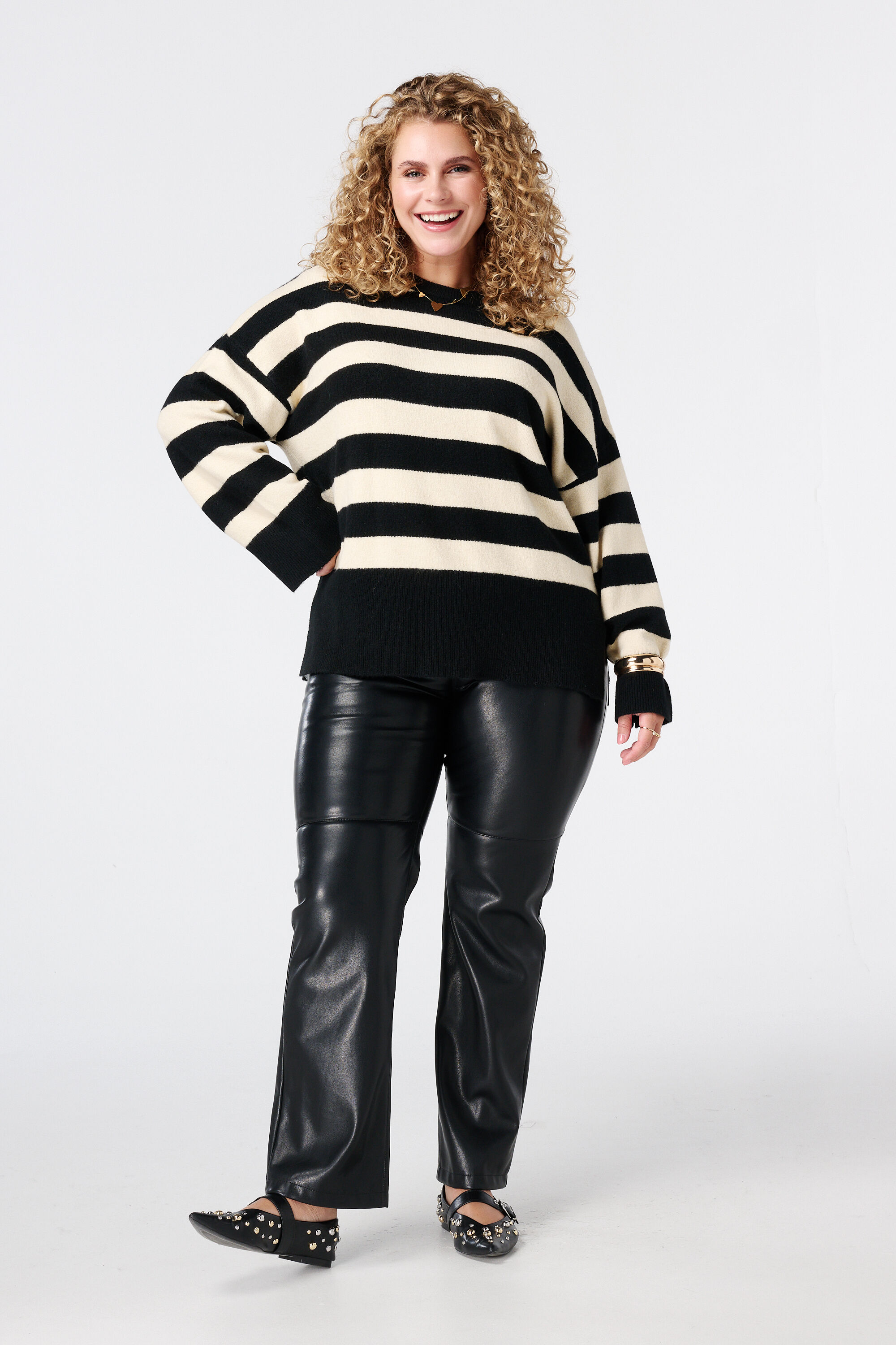 Gebreide trui met strepen en split image number 5