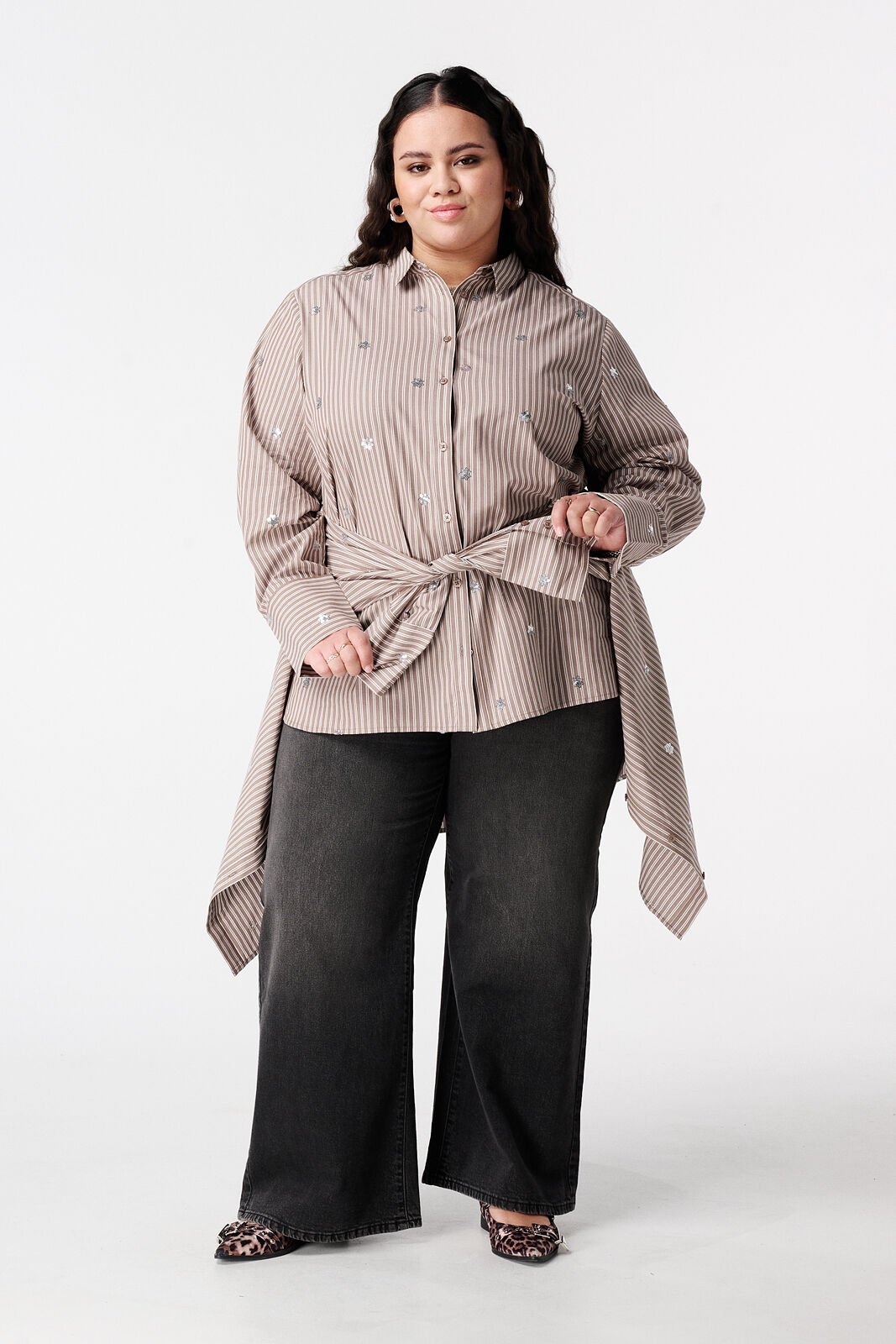 Blouse ray&eacute;e avec paillettes image number 5