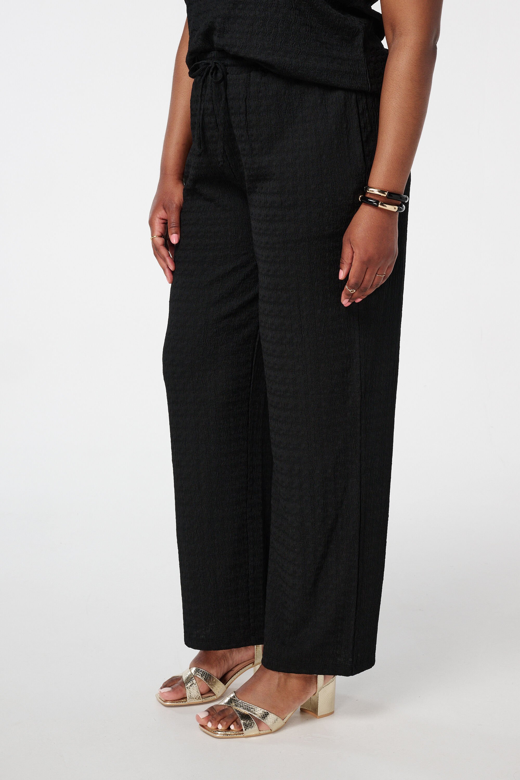 Pantalon textur&eacute; avec ceinture &agrave; n&oelig;ud image number 5