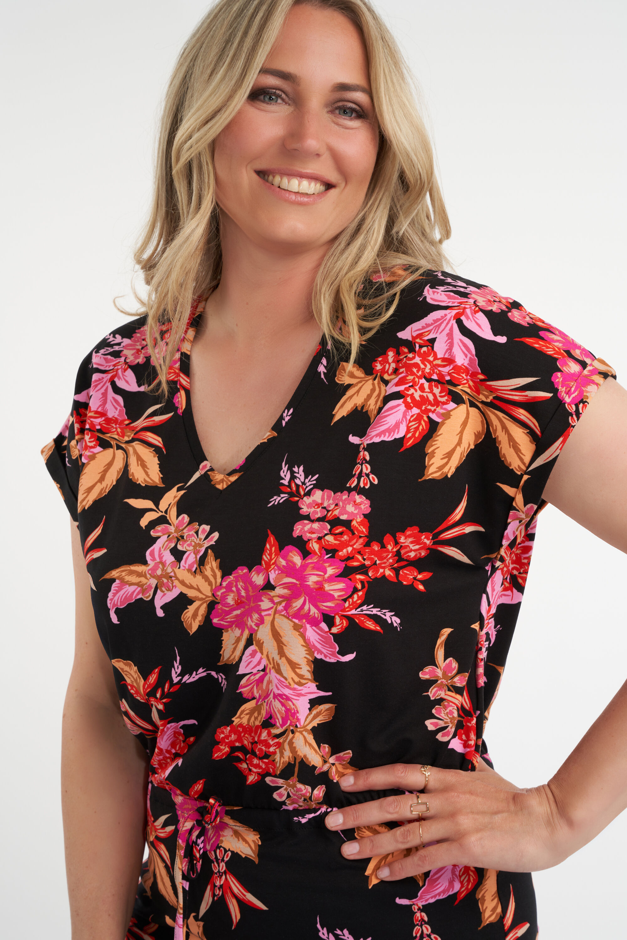 Tunique d&eacute;cor&eacute;e en dentelle image number 4