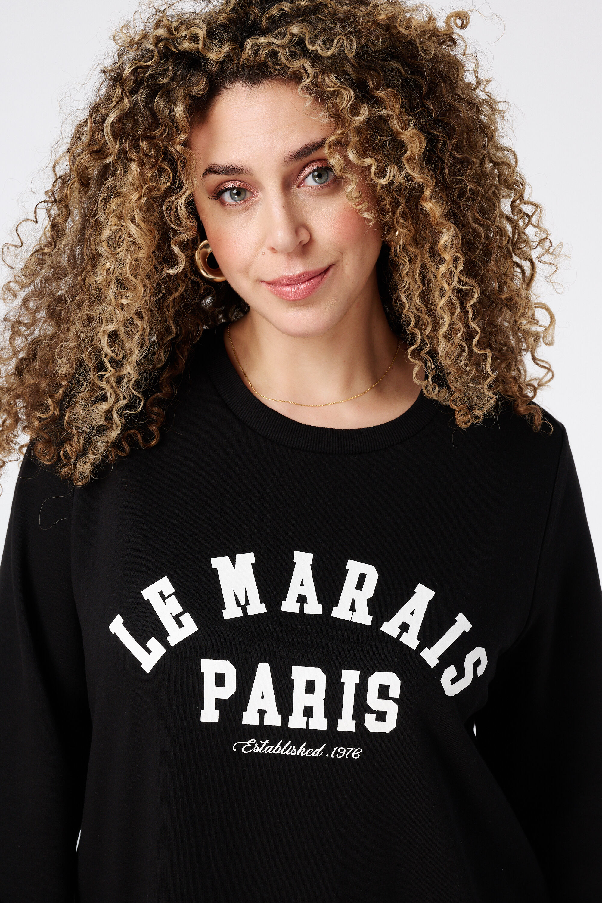 Robe sweat-shirt oversize avec inscription image number 4