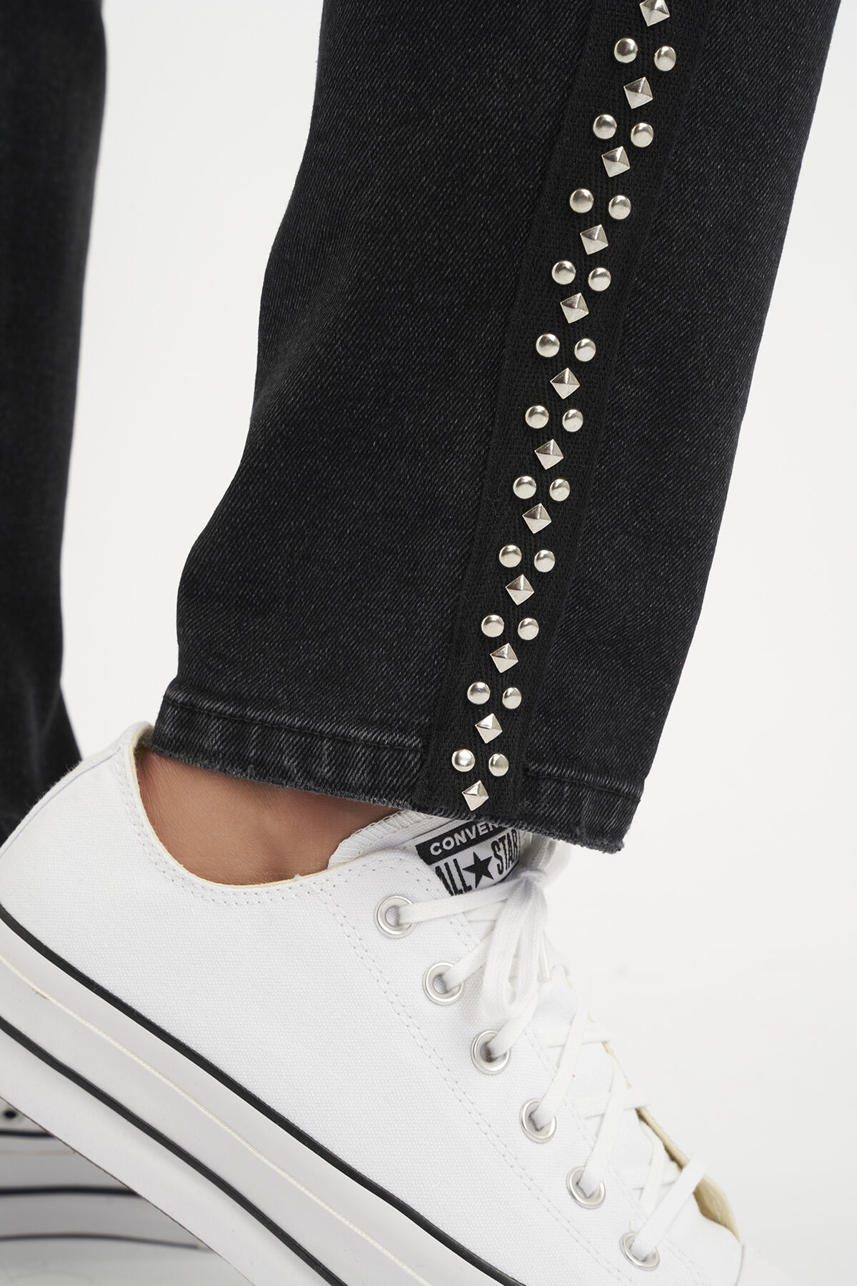 Jeans met zijdetail image number 5