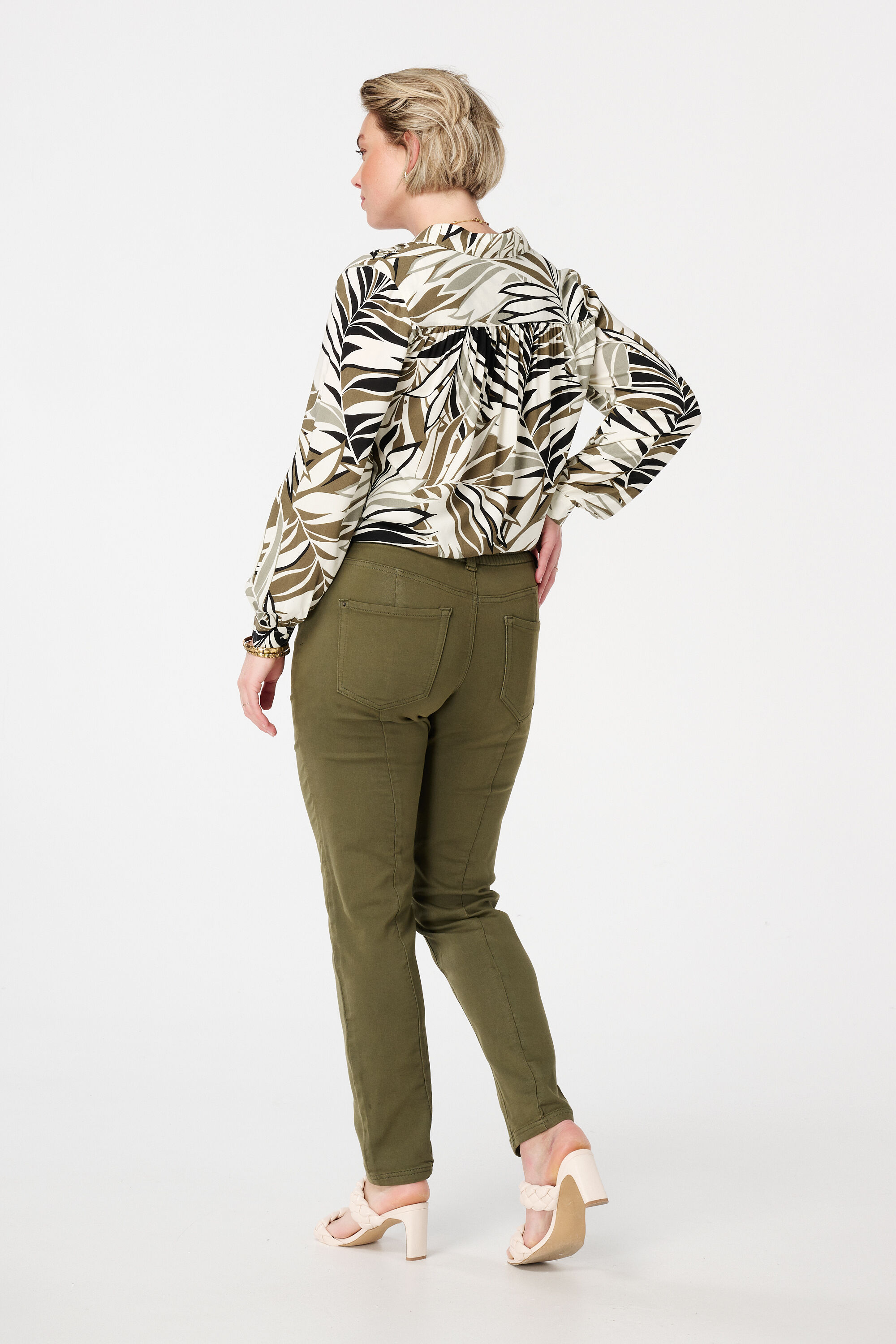 Jean droit avec taille &eacute;lastique image number 3