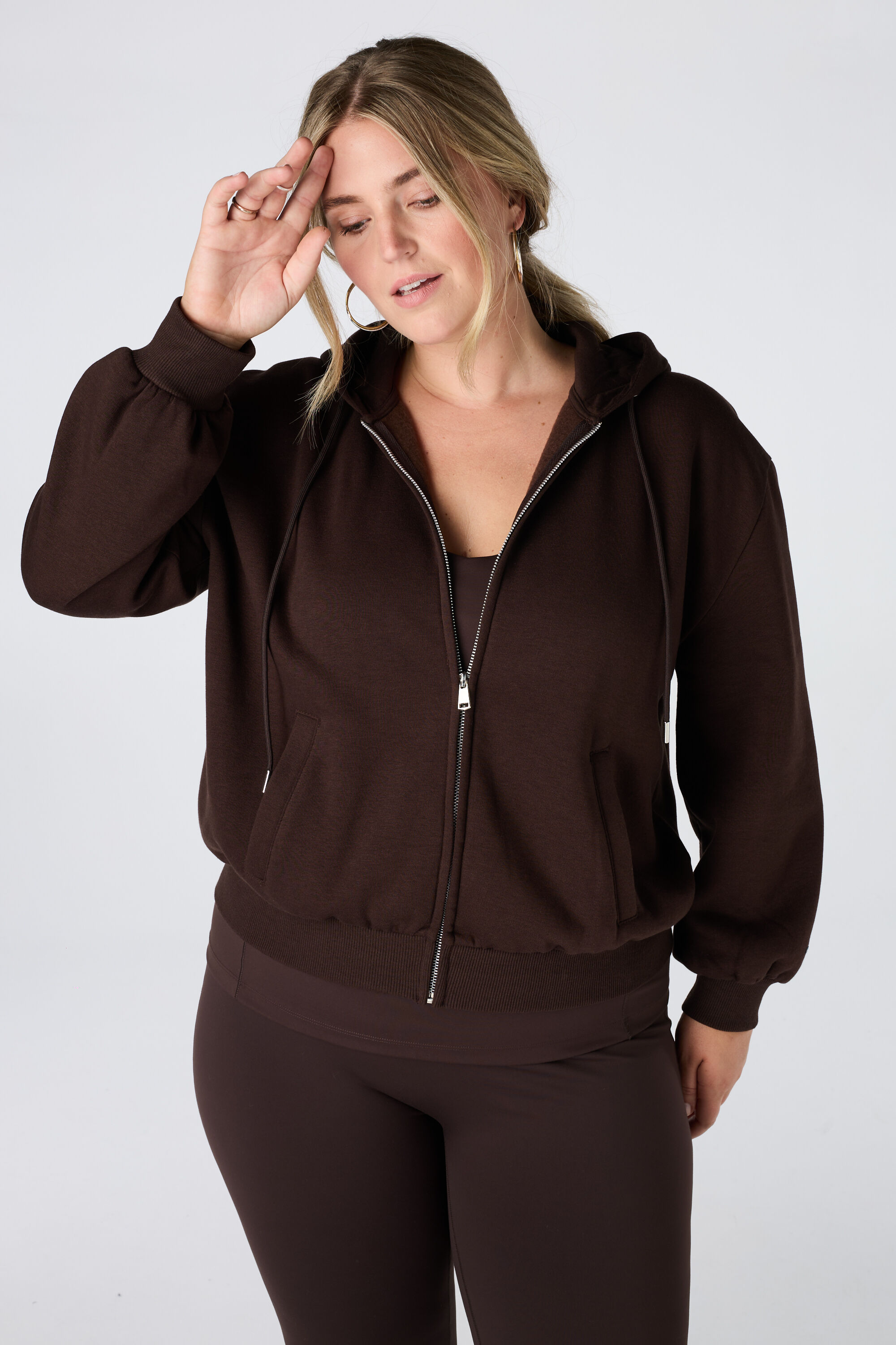 Sweat zipp&eacute; avec capuche
