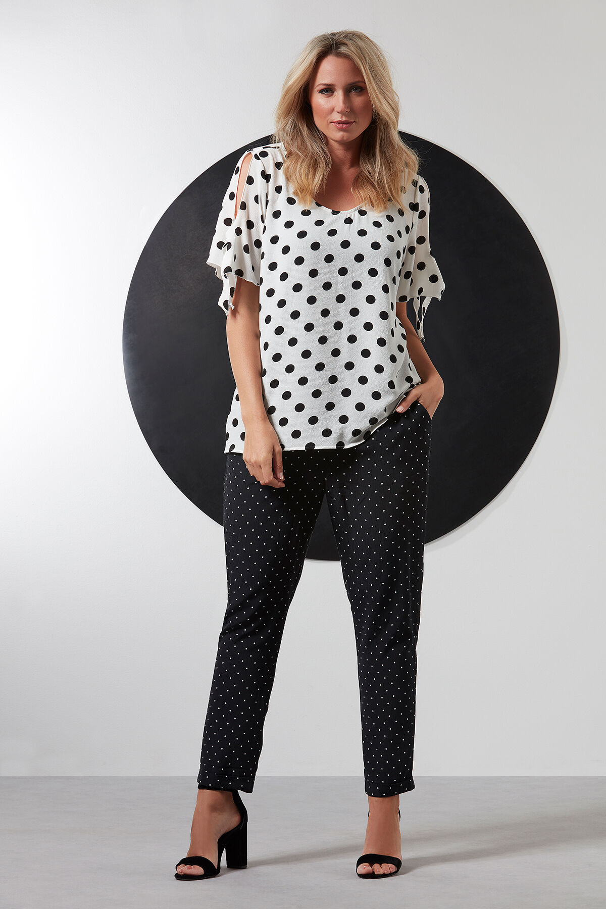 Blouse &agrave; pois image number 5