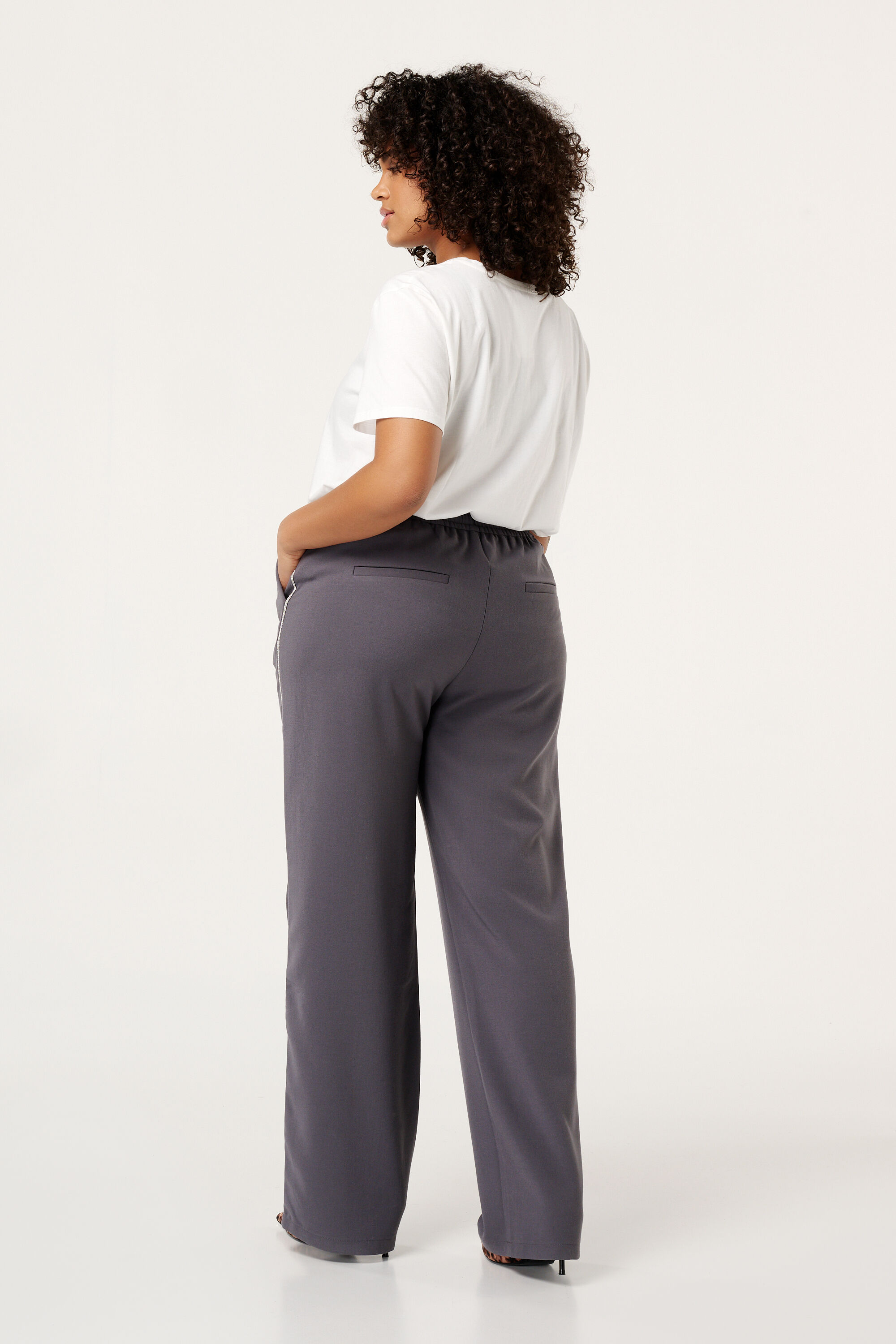 Broek met strikkoord en metallic details image number 3