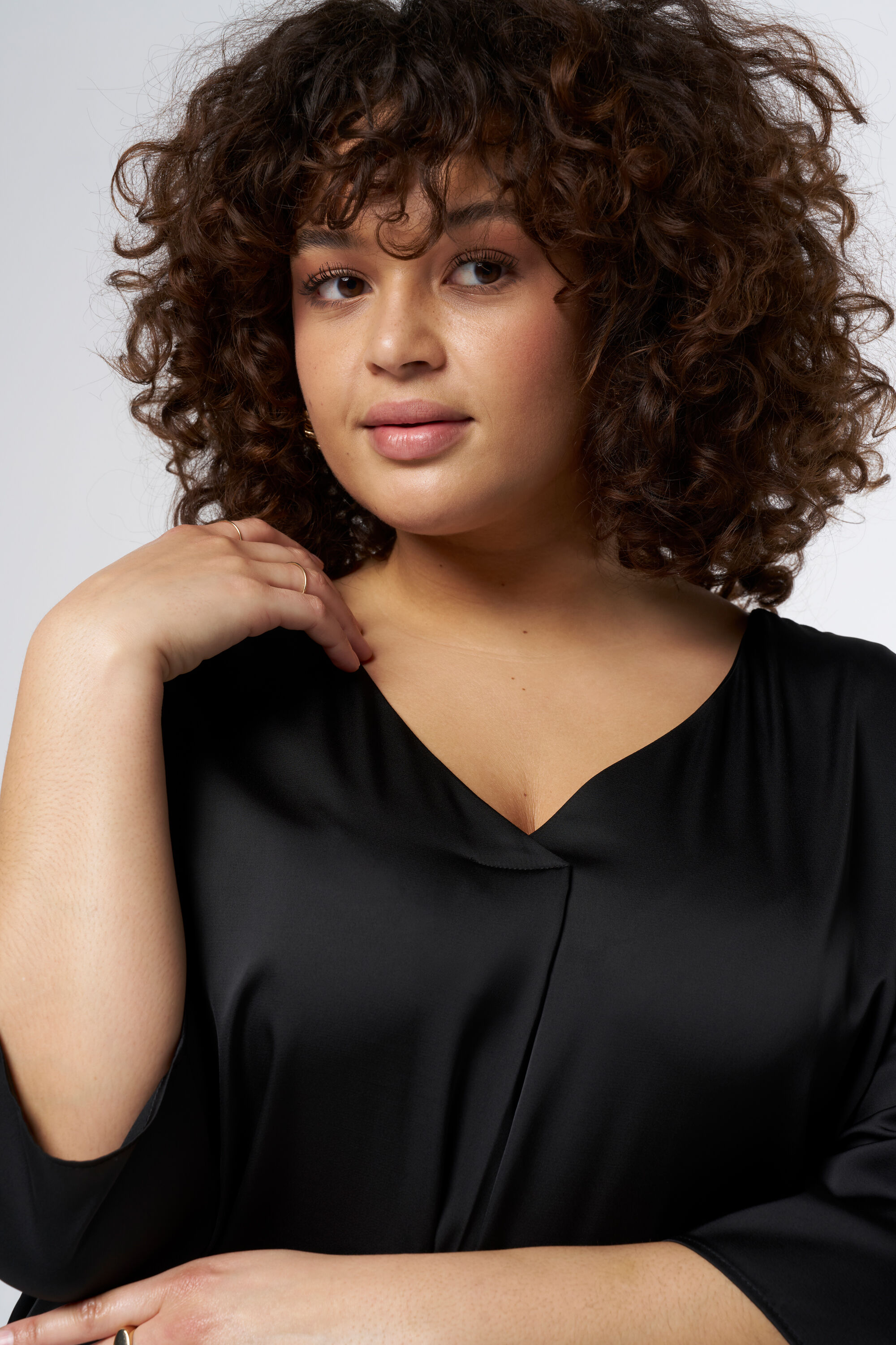 Rechtvallende jurk in satijn image number 4