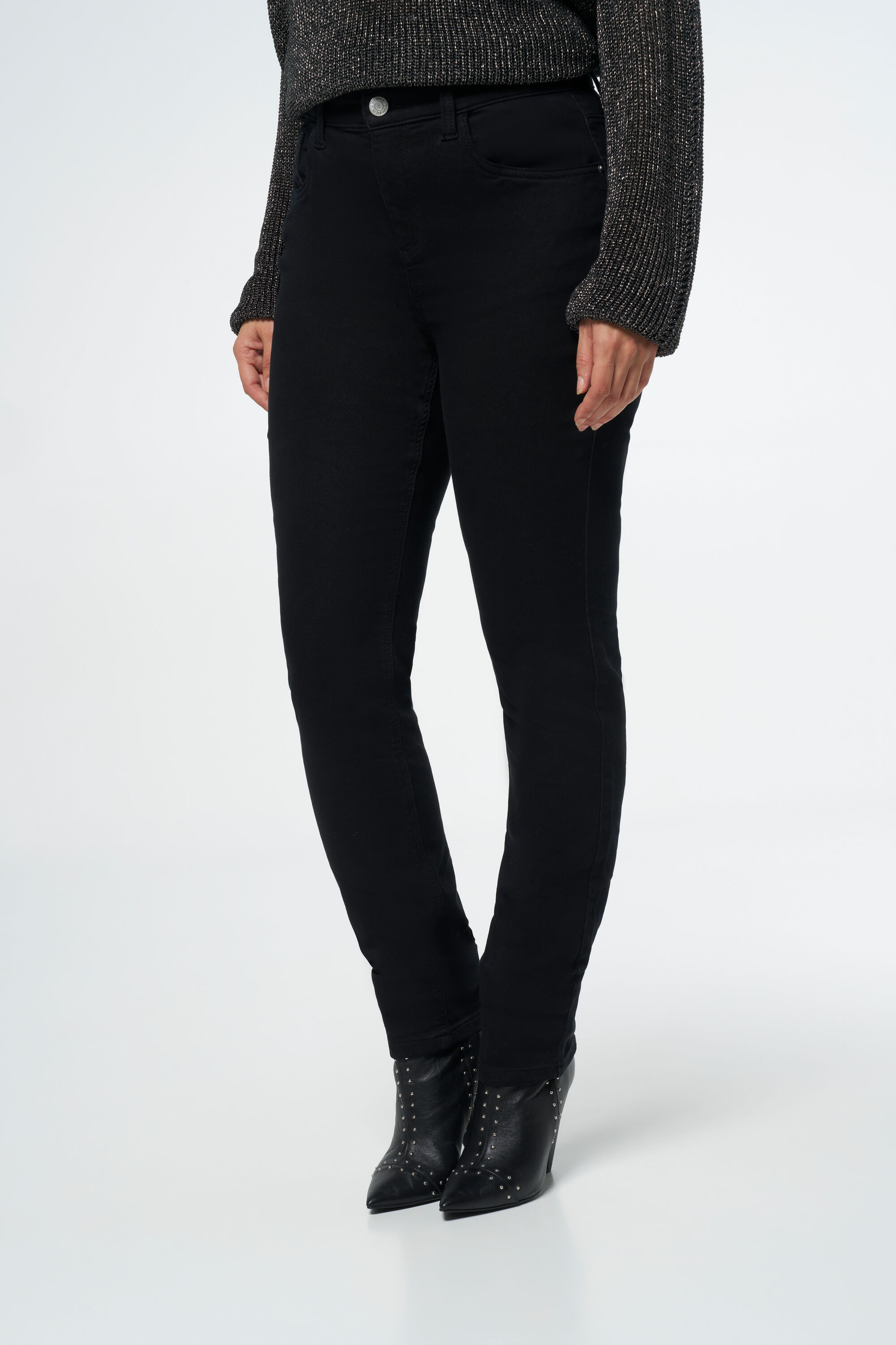 Skinny leg jeans image number 5