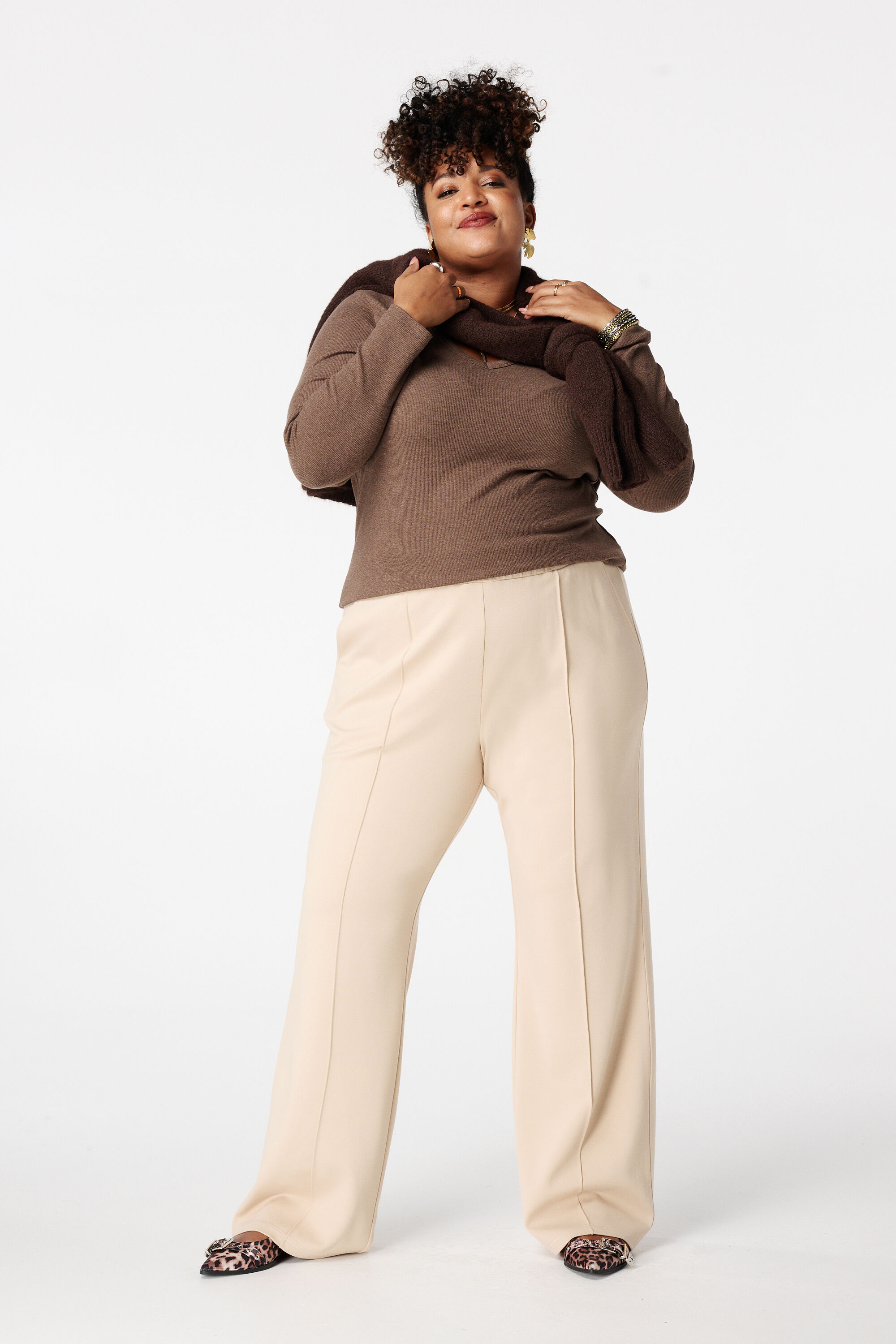 Pantalon large avec coutures d&eacute;coratives