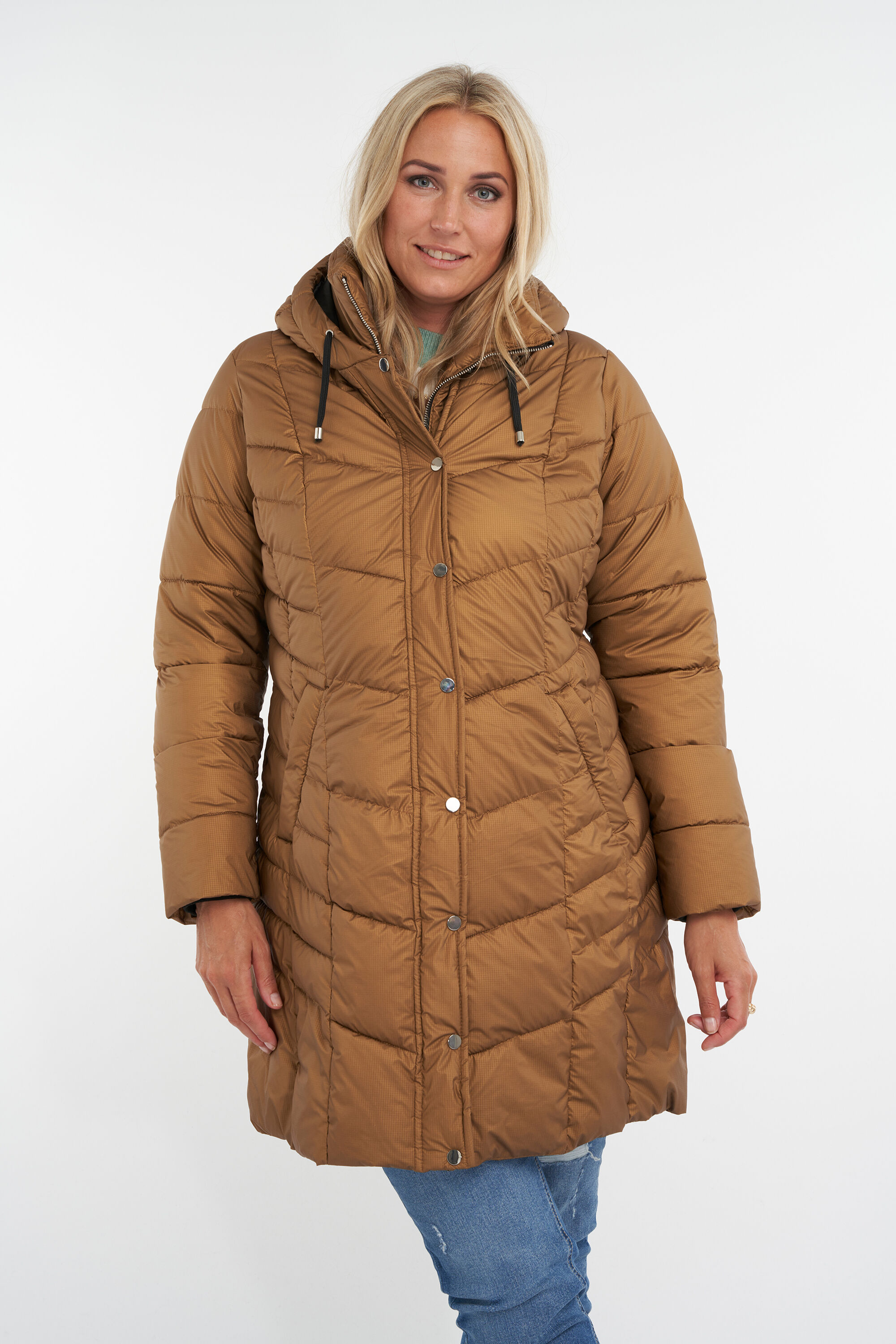 Gewatteerde jas met capuchon image number 5