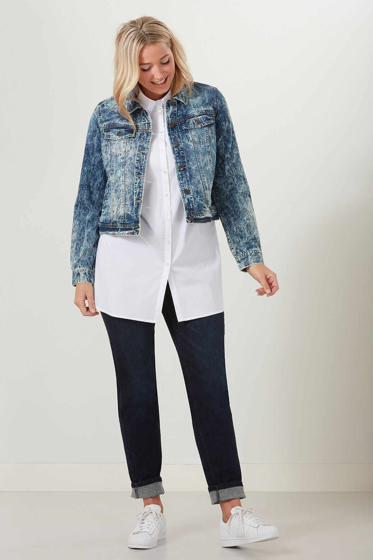 Denim jacket met imitatieparels image number 3