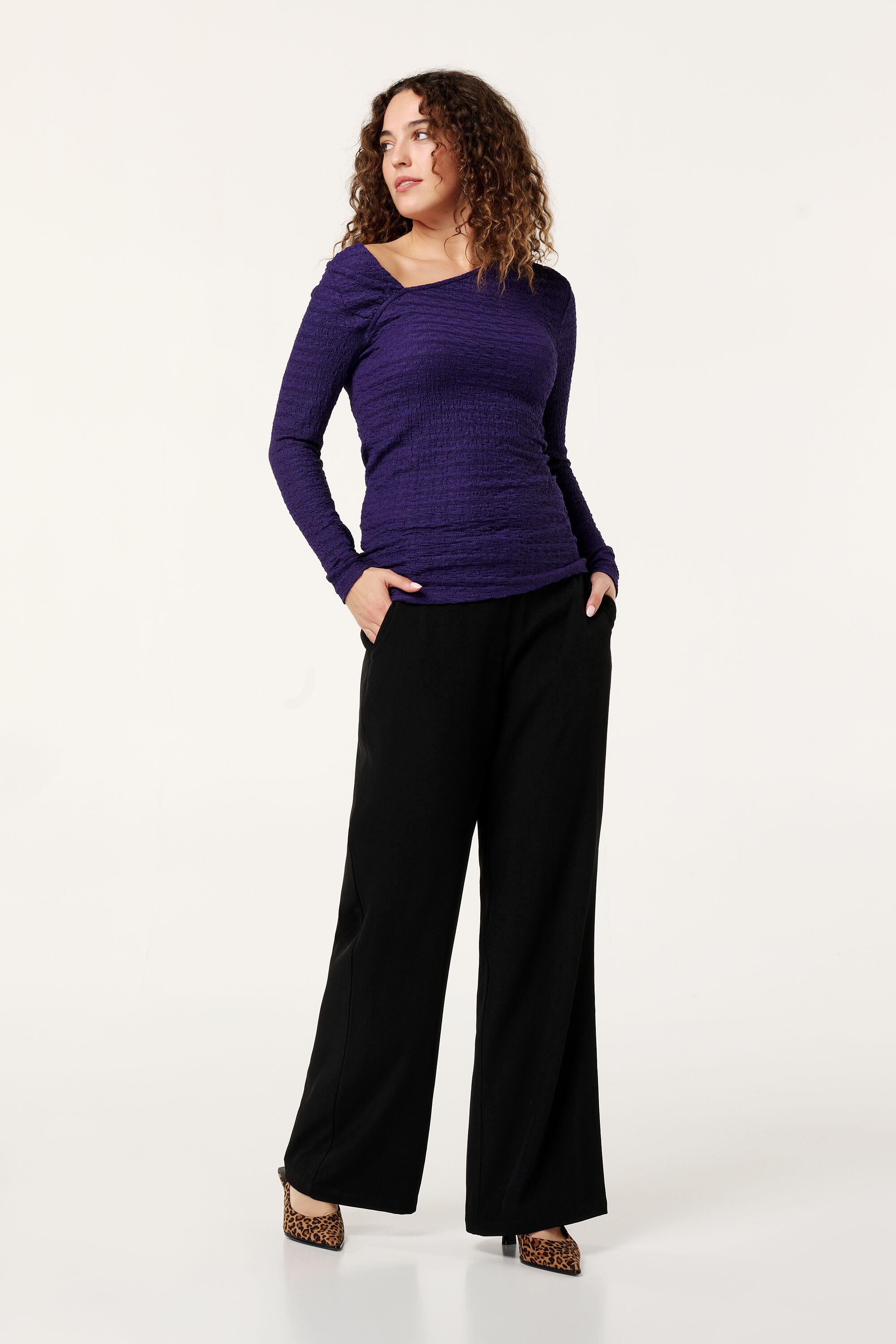 Top met schuine hals image number 5