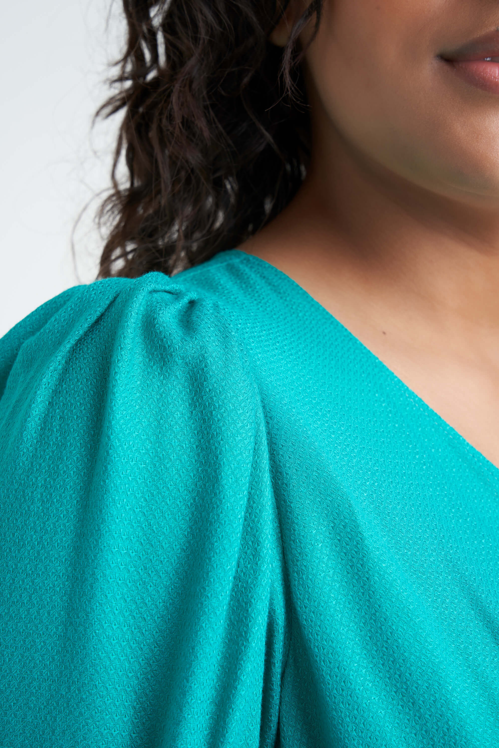 Chemisier cache-c&oelig;ur &agrave; manches bouffantes image number 6