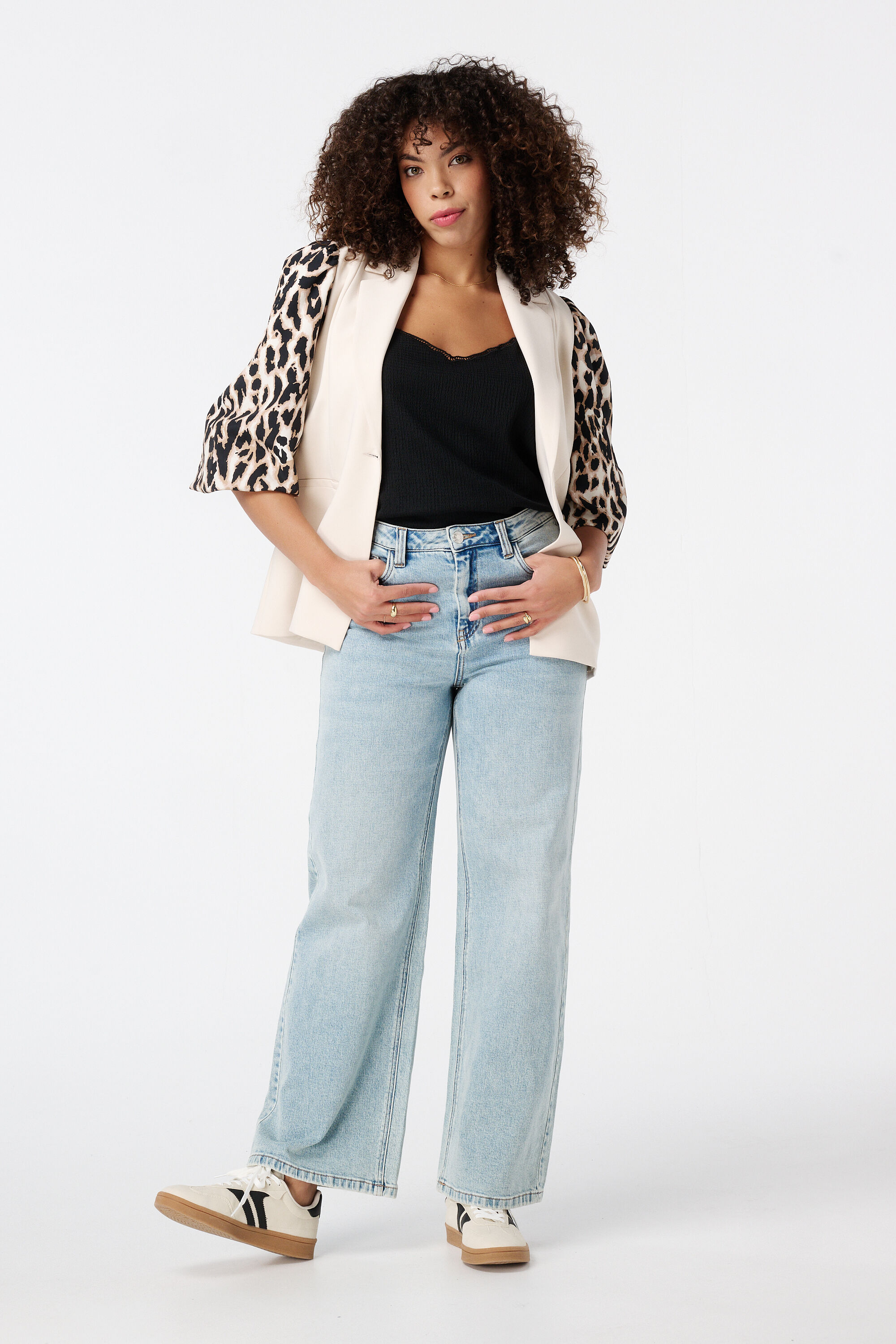 Blazer &agrave; imprim&eacute; panth&egrave;re et manches bouffantes image number 5