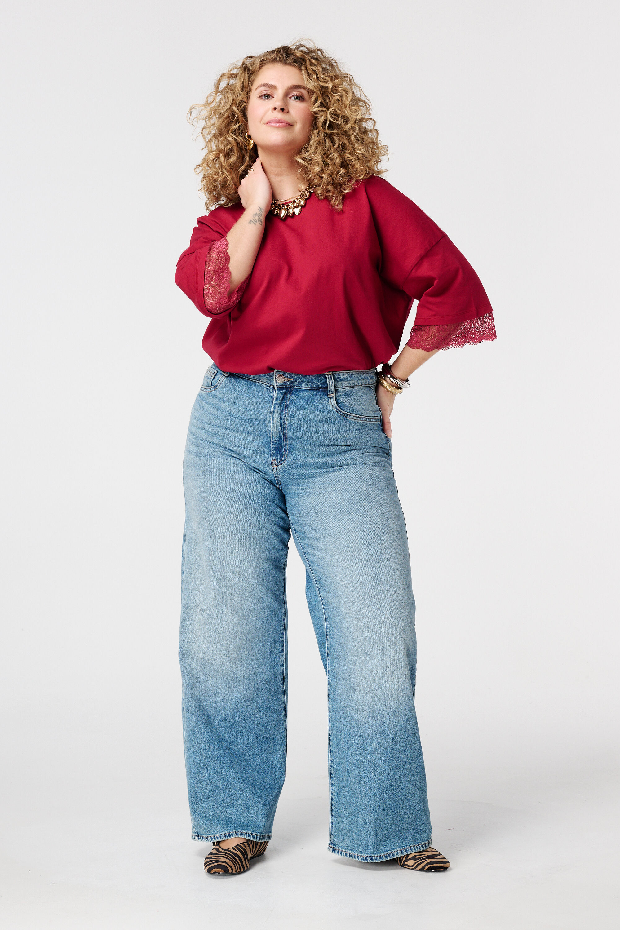 T-shirt met kanten details image number 5