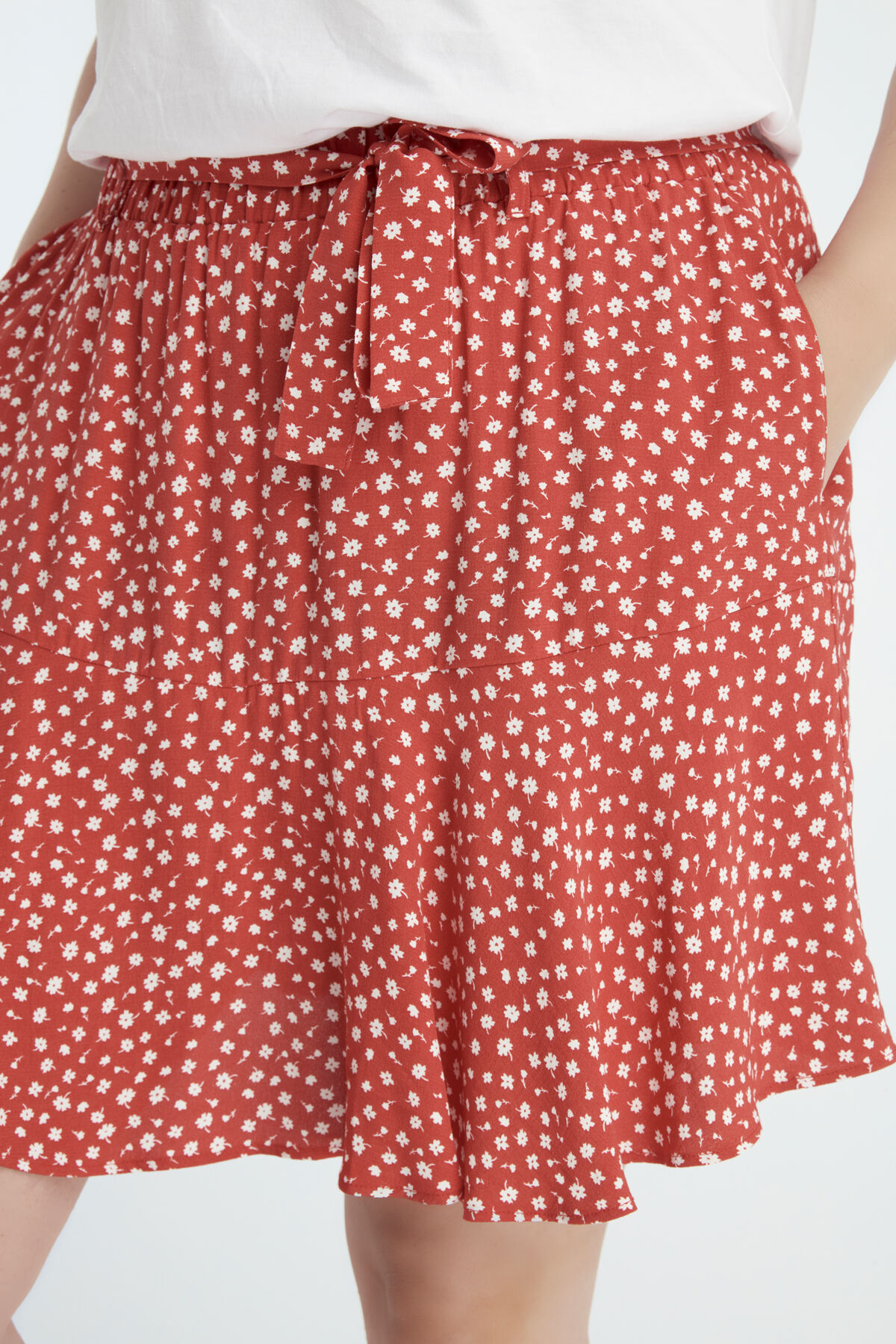 Jupe-short &agrave; ceinture nou&eacute;e image number 3