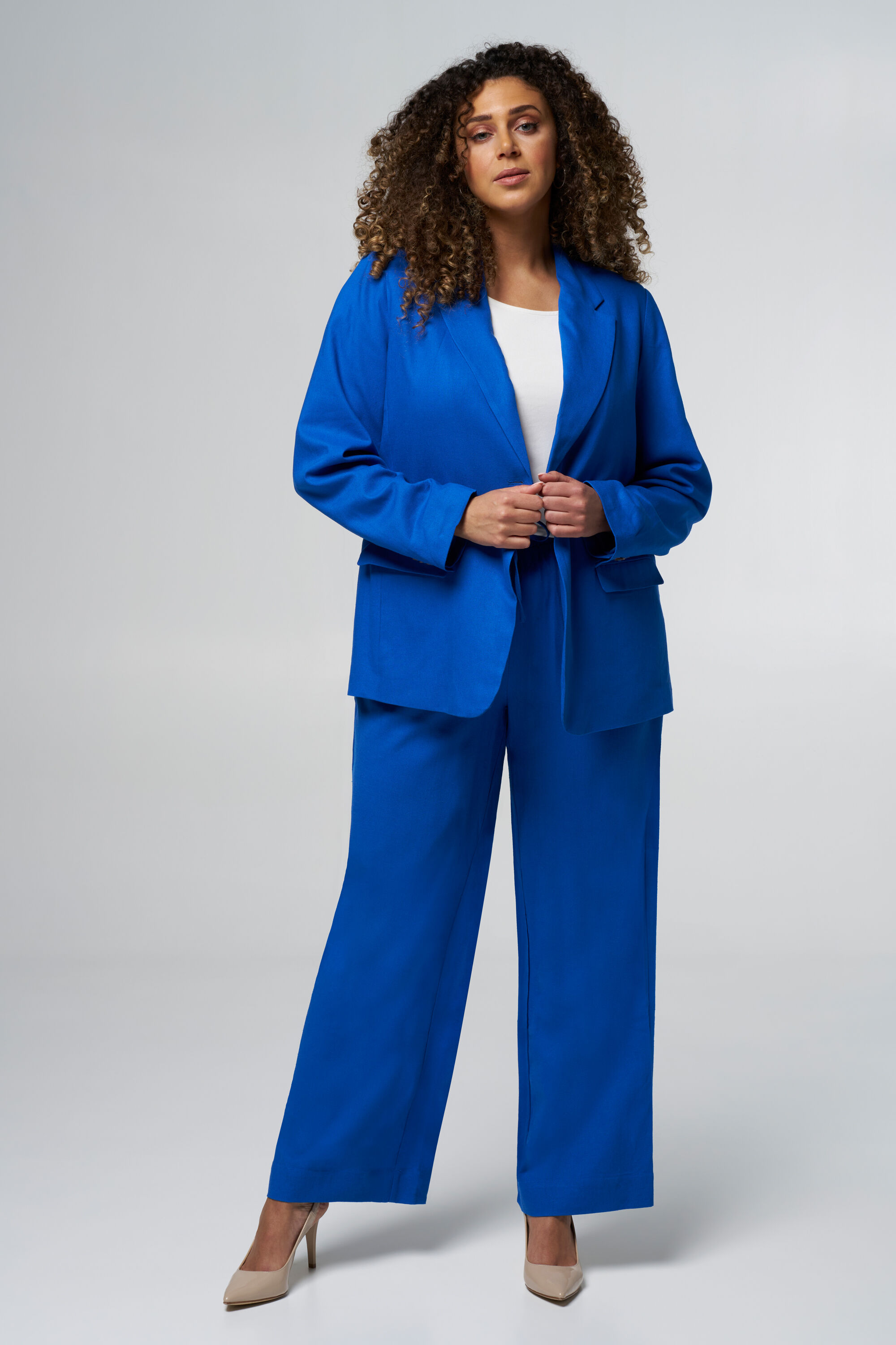 Blazer en lin &agrave; coupe droite image number 5